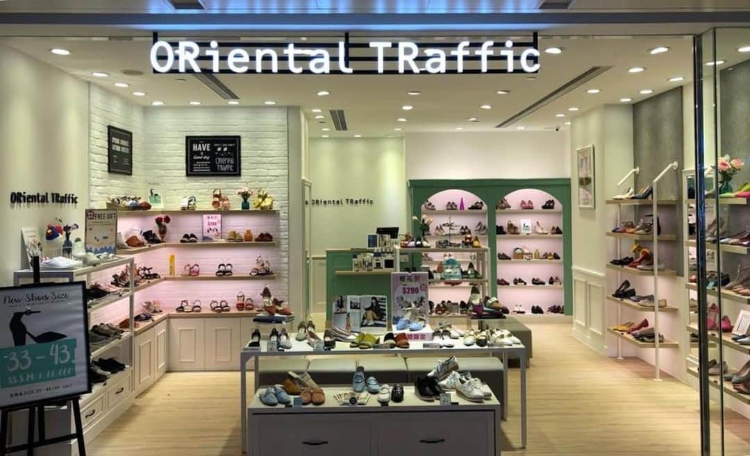 ORiental TRaffic HKさんのインスタグラム写真 - (ORiental TRaffic HKInstagram)「新界朋友好消息✨上水分店正式開幕✨⁣ 上水分店開幕啦!! 現凡於上水分店購買正價鞋款一對或以上即送沙灘拖鞋一對!⁣ ⁣ Address: 上水中心, Shop 2017, Level 2/F⁣ Tel: 2217 6772⁣ ⁣ *優惠數量有限，送完即止⁣ *優惠受條款及細則約束」4月15日 12時17分 - oriental_traffic