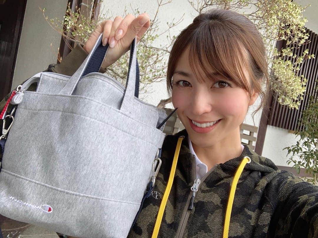 高沢奈苗さんのインスタグラム写真 - (高沢奈苗Instagram)「. ゴルフ始めた頃は、カートバッグは1つ持っていれば十分と思っていたけど、最近はウェアに合わせてコーディネートするの楽しい😊 . この日は #championgolf のスウェット生地のスポーティーなバッグを👜💛 . いくつか @vividgolf でまとめ買い〜☺︎ ジャンル分けされているのでビビゴルフはお買い物しやすい😃 . . . #briefinggolf #vividgolf #golf #ブリーフィングゴルフ #チャンピオンゴルフ #カートバッグ #ゴルフ女子 #ゴルフファッション #ビビゴルフ」4月15日 12時22分 - nanaetakasawa