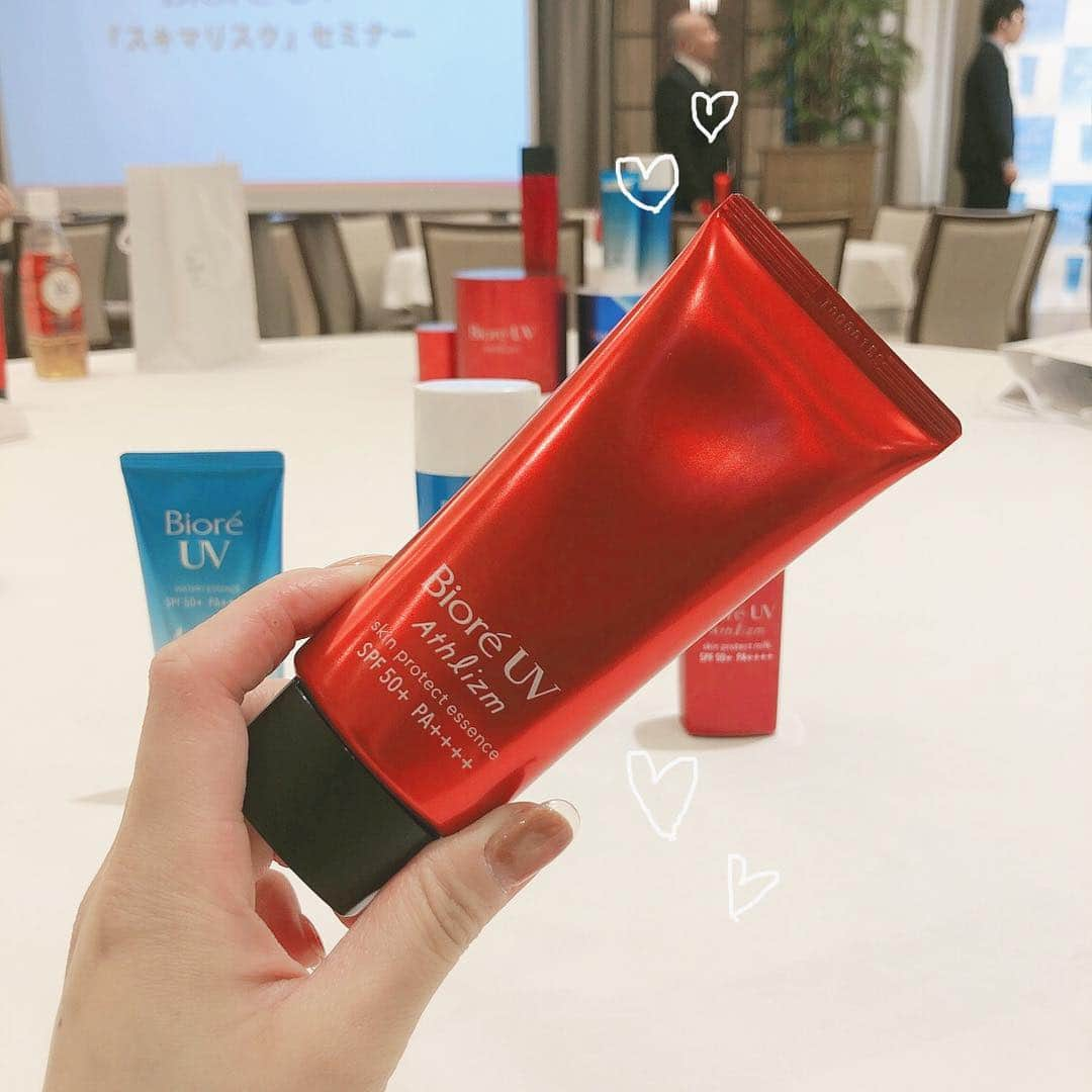 MANAE【Violet】さんのインスタグラム写真 - (MANAE【Violet】Instagram)「seminar . UVケアの大切さを学んだ日!!! . 今までの日焼け止めって塗っても隙間が空いててそれが蓄積されてくと...って考えると怖い😭💦 . ジェルタイプだから伸びも良くて塗りやすくて、今年はコレに決めた❤️. . #スキマリスク #日焼け止め #ビオレＵＶ #アスリズム#アクアリッチ #PR」4月15日 12時25分 - manae_violet