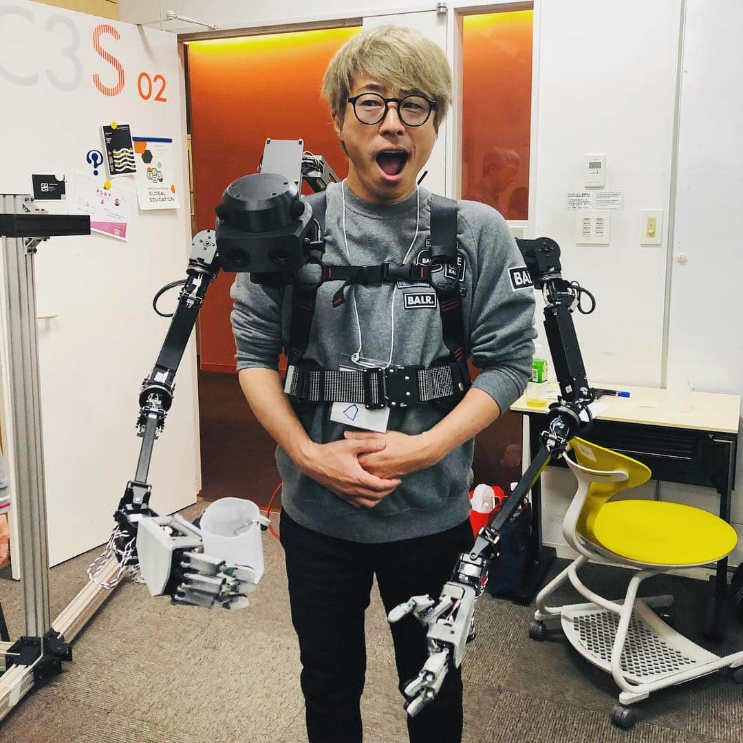 田村淳のインスタグラム：「手が４本あったらを体験しました！ 壁が登りやすくなるなと思った 普段登ることは無いけれど^_^  #好奇心旺盛  #猜疑心不振 #矢沢心女優」