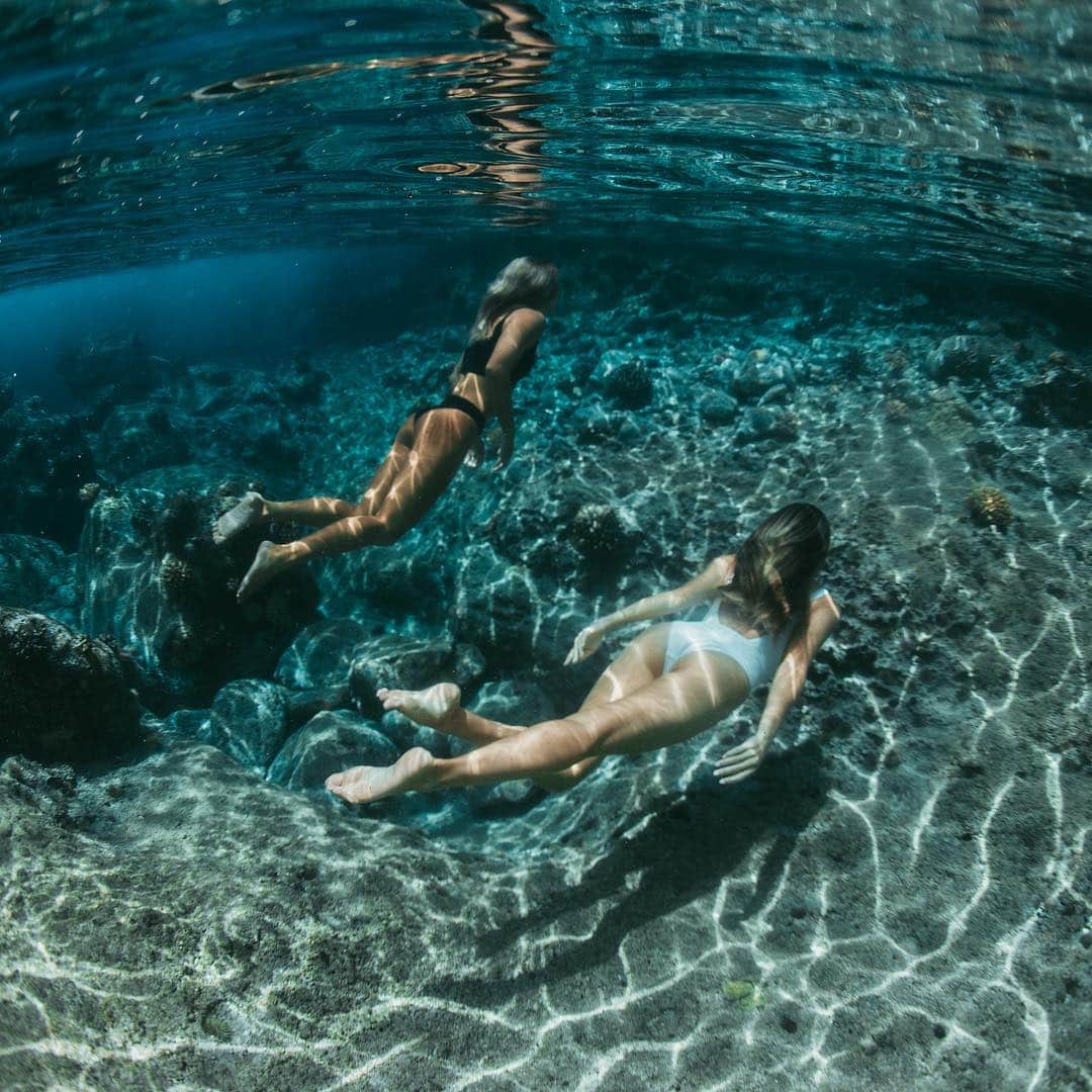 アリッサ ウーテンのインスタグラム：「Looking forward to more days like this 💦 PC @haakeaulana」