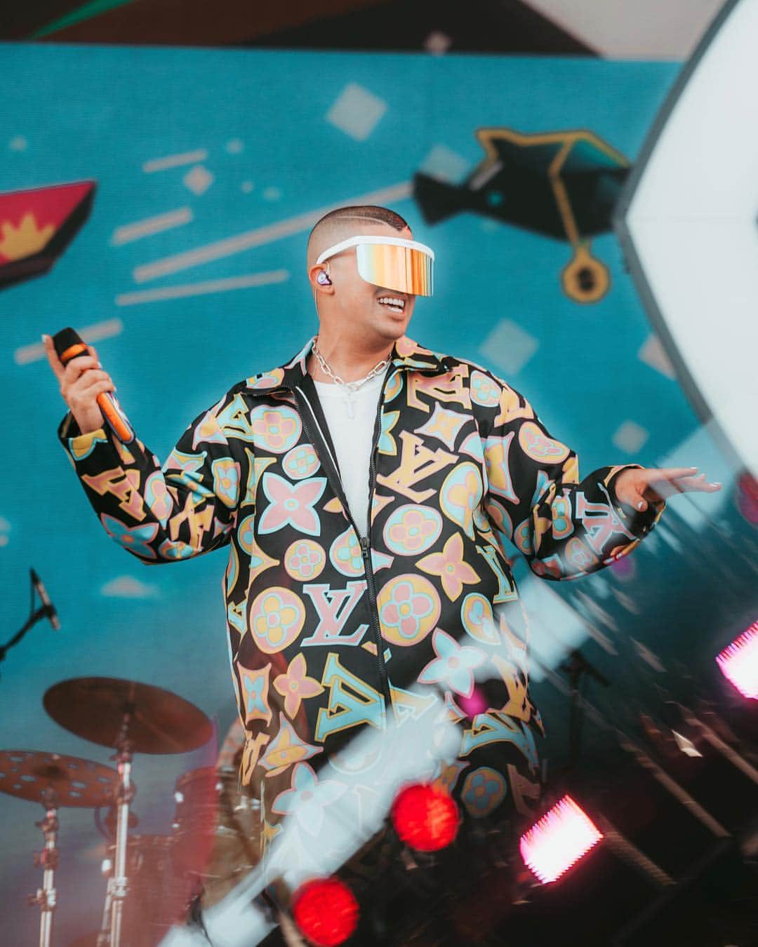 コーチェラのインスタグラム：「El Conejo Malo @badbunnypr 📷: @visualsbypierre」