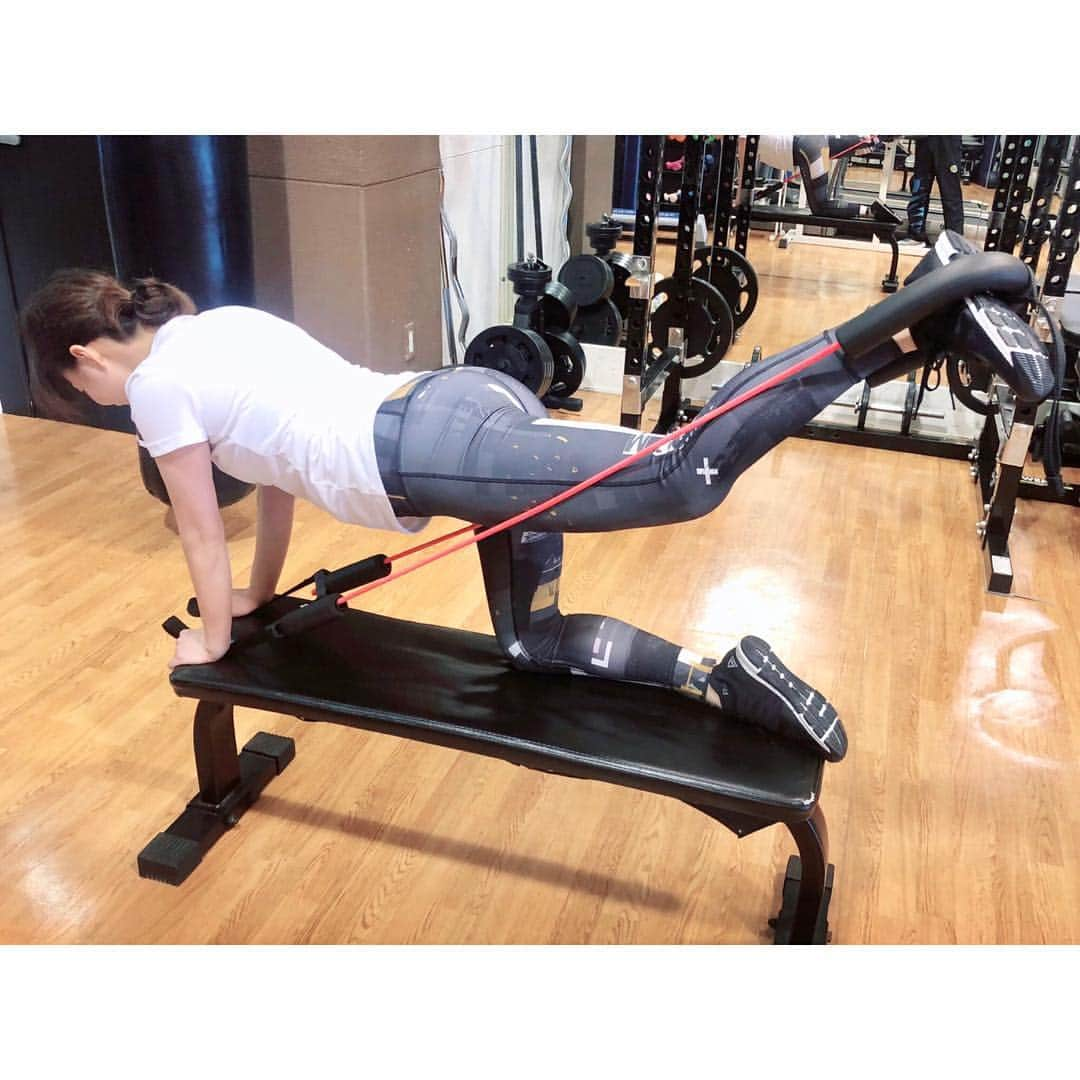 津田麻莉奈さんのインスタグラム写真 - (津田麻莉奈Instagram)「#workout  今日も朝からパーソナルトレーニングジム🏋️‍♂️ ⁑ 写真1枚目、2枚目は脇腹 写真3枚目はお尻のトレーニング🍑 二の腕の加圧もがんばりました🙌 今日もいい汗かいた〜！！！ これからお仕事へ🏃‍♂️💨 ⁑ #尻トレ #尻 #尻神  #加圧トレーニング  #二の腕痩せ #二の腕引き締め  #ボディメイク #ヒップアップ #パーソナルトレーニング  #パーソナルトレーニングジム  #absworkout #筋トレ #筋肉 #筋トレ女子 #腹筋 #腹筋女子 #ワークアウト #ダイエット #フィットネス #ジム #尻トレーニング #尻フェチ #美容 #fitness #엉덩이  #personaltraining #津田麻莉奈 #まりなる」4月15日 12時36分 - tsudamarinal