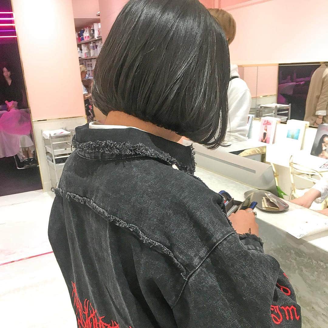 原涼香のインスタグラム：「ㅤㅤㅤㅤㅤㅤㅤㅤㅤㅤㅤㅤ ばっさり단발머리🦢🦢 巻かなくても可愛いです💕 ㅤㅤㅤㅤㅤㅤㅤㅤㅤㅤㅤㅤㅤ」