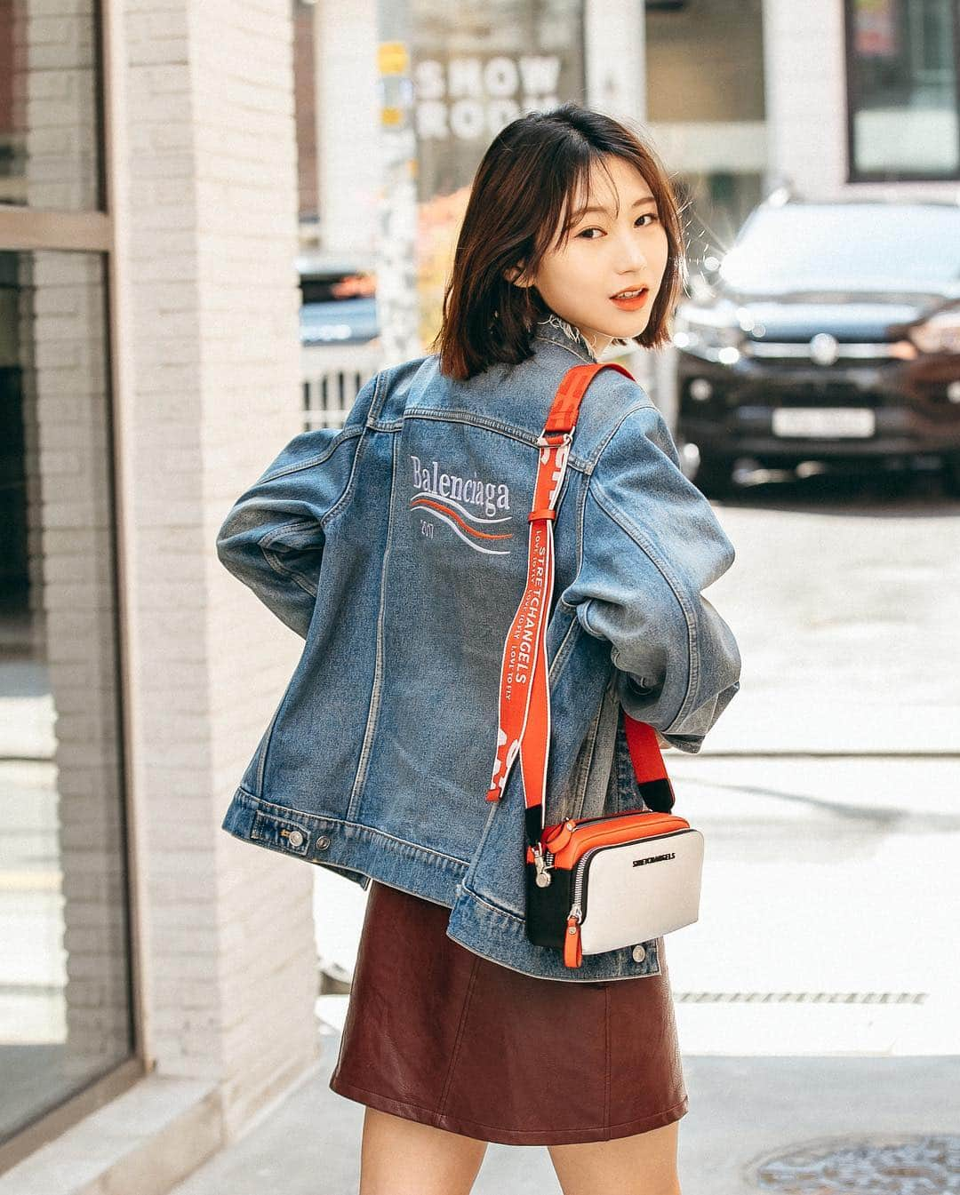 가로수길 , Seoulさんのインスタグラム写真 - (가로수길 , SeoulInstagram)「Seoul Street Fashion Style Thx @miiuig 💥🔥 @stretchangels  모델 선민 스트릿 스타일 . . #写真 #モデル #フィルム #ファッション #フォトグラファー #ストリートファッション #파리 #東京 #서울패션위크 #sfw #오오티디 #nyc #london #패션스타그램 #newyork #nyfw #셀카 #portrait #seoulFashionWeek #street #streetfashion #streetphoto #가로수길 #이태원 #사진 #스트릿패션 #모델 #tokyo #nyfw #pfw」4月15日 12時45分 - jaylim1