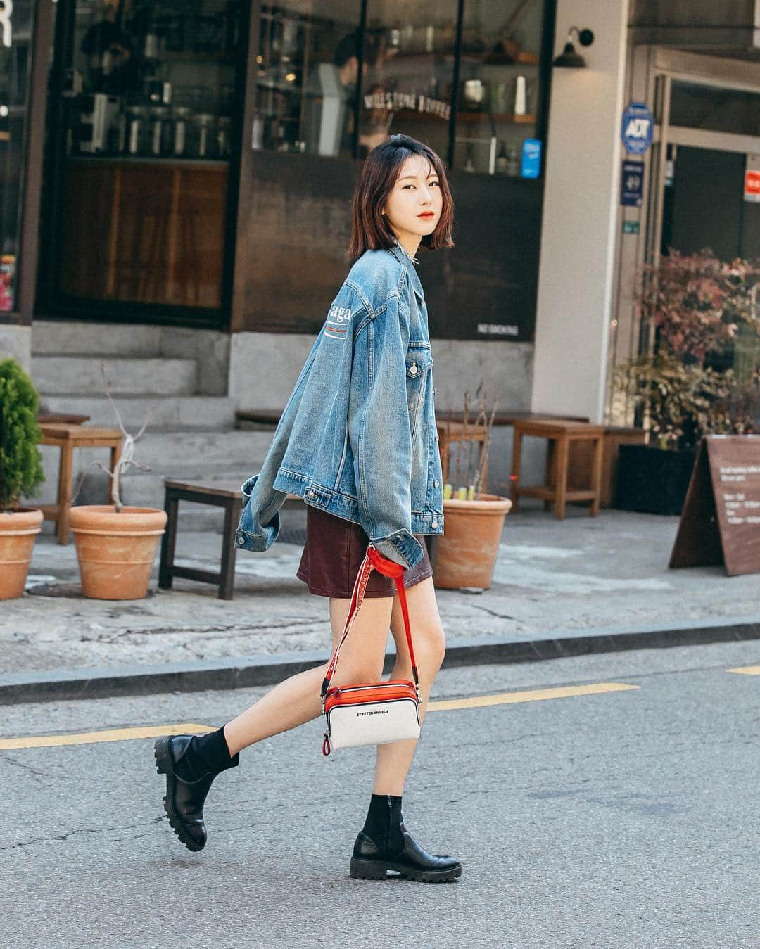 가로수길 , Seoulさんのインスタグラム写真 - (가로수길 , SeoulInstagram)「Seoul Street Fashion Style Thx @miiuig 💥🔥 @stretchangels  모델 선민 스트릿 스타일 . . #写真 #モデル #フィルム #ファッション #フォトグラファー #ストリートファッション #파리 #東京 #서울패션위크 #sfw #오오티디 #nyc #london #패션스타그램 #newyork #nyfw #셀카 #portrait #seoulFashionWeek #street #streetfashion #streetphoto #가로수길 #이태원 #사진 #스트릿패션 #모델 #tokyo #nyfw #pfw」4月15日 12時45分 - jaylim1