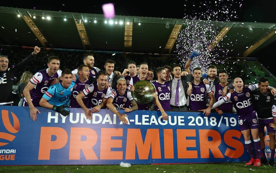 ジェイソン・デイビッドソンさんのインスタグラム写真 - (ジェイソン・デイビッドソンInstagram)「Proud to be apart of this wonderful @perthgloryfc family 💜 From the start of the season we set our goals on what we wanted to accomplish this year. The hard work, sacrifice and dedicated by everyone at the club make memories like these worth it. To our amazing fans thank you for your support every step of the way. We continue the journey together. 1 🏆 down 1 🏆 to go 🙌🏽」4月15日 13時05分 - jasondavidson91