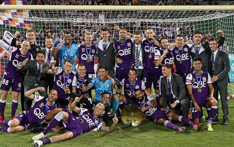 ジェイソン・デイビッドソンさんのインスタグラム写真 - (ジェイソン・デイビッドソンInstagram)「Proud to be apart of this wonderful @perthgloryfc family 💜 From the start of the season we set our goals on what we wanted to accomplish this year. The hard work, sacrifice and dedicated by everyone at the club make memories like these worth it. To our amazing fans thank you for your support every step of the way. We continue the journey together. 1 🏆 down 1 🏆 to go 🙌🏽」4月15日 13時05分 - jasondavidson91