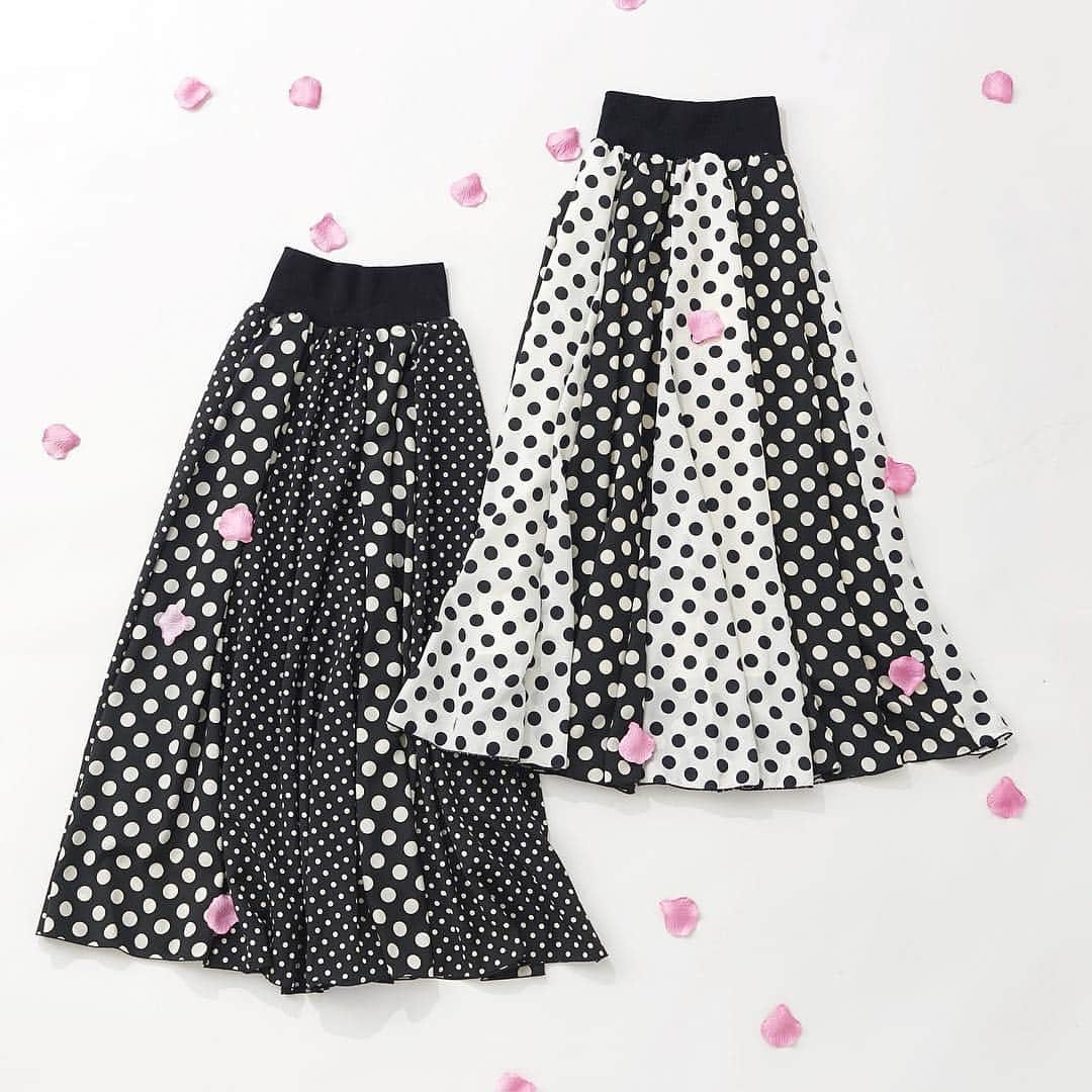 And Coutureさんのインスタグラム写真 - (And CoutureInstagram)「. ------------------------ 〜♦︎NEW ARRIVALS ♦︎〜 ------------------------ . . . . . . ☑︎Dots skirt . . . ¥14,800+tax . . . . . . color:  white / black . . . . . . . ＿＿＿＿＿＿＿＿＿＿＿＿＿＿＿＿ #AndCouture #アンドクチュール #春新作 #春服  #ドット柄 #ロングスカート #2019SS」4月15日 13時14分 - and.couture