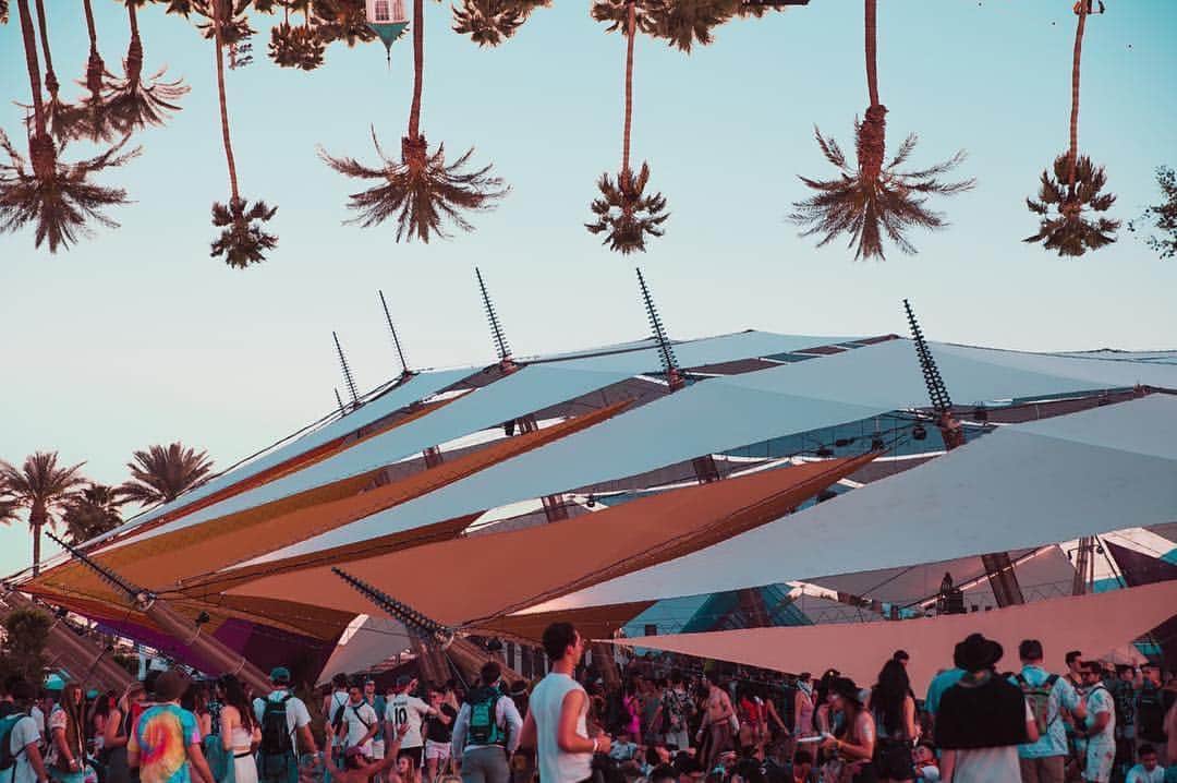 コーチェラのインスタグラム：「Flipping out @thedolab 📷: @ginajoyphoto」