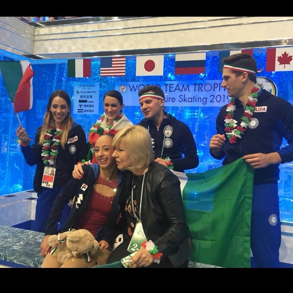 シャルレーヌ・ギニャールさんのインスタグラム写真 - (シャルレーヌ・ギニャールInstagram)「Thanks guys for this amazing and wonderful World Team Trophy!!!! 🤗😘🇮🇹🇮🇹🇮🇹 It's been an honor to share this experience with all of you!!! #WTT2019 #worldteamtrophy #fukuoka #japan #🇯🇵 #isufigureskating #isu #figureskating #icedance #teamitaly🇮🇹 #italiateam #fisg4passion #fisg #fiammeazzurre」4月15日 22時45分 - charleneguignard