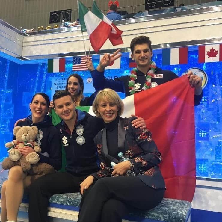 のインスタグラム：「Thanks guys for this amazing and wonderful World Team Trophy!!!! 🤗😘🇮🇹🇮🇹🇮🇹 It's been an honor to share this experience with all of you!!! #WTT2019 #worldteamtrophy #fukuoka #japan #🇯🇵 #isufigureskating #isu #figureskating #icedance #teamitaly🇮🇹 #italiateam #fisg4passion #fisg #fiammeazzurre」