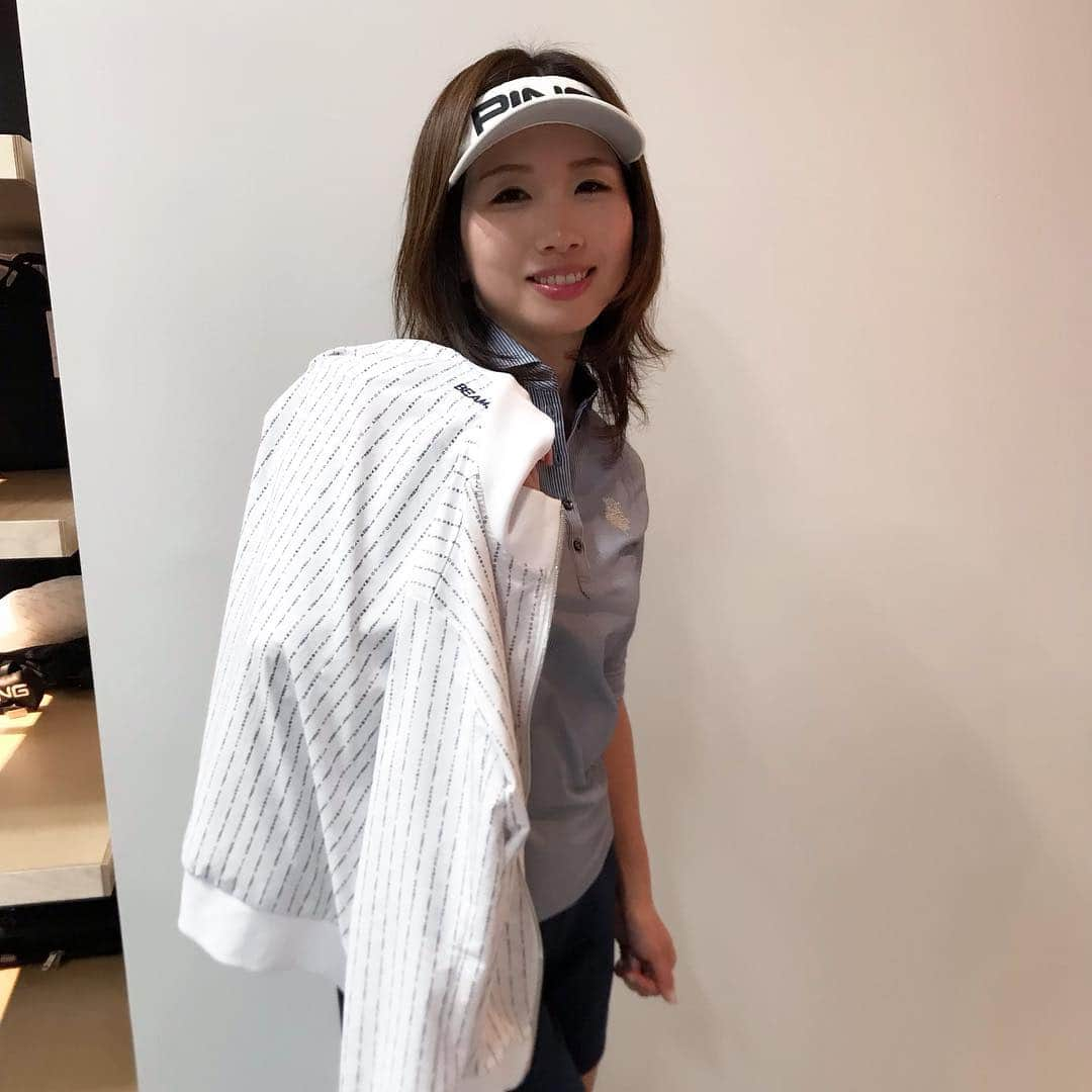 勝又優美さんのインスタグラム写真 - (勝又優美Instagram)「今日は月曜日でした！！ マスターズ寝不足の皆さま、 夕刊フジをよろしくお願いします！🤗 買いそびれてしまった方は夕刊フジの電子版はいかがでしょう🤗↓ https://denshi.sankei.co.jp/application/fuji.html 電子版ならバックナンバーも読めちゃいます^_^  #ビームスゴルフ春の新作ウェア  #夕刊フジ#連載#pinggolf#beamsgolf#勝又優美 #ping#ゴルフ#ゴルフレッスン #ゴルフ女子#ゴルフ男子 #ゴルフウェア #ゴルフスイング #golfswing #ゴルフ好き #ゴルフバカ#ゴルフ大好き #ゴルフ初心者 #golf#lpgaティーチングプロ#lpga #golfstagram#golfcoach #golfpro#golflesson#ゴルフコーチ#golfshot#instagolf#golf#golflessons」4月15日 22時49分 - yumi.katsumata