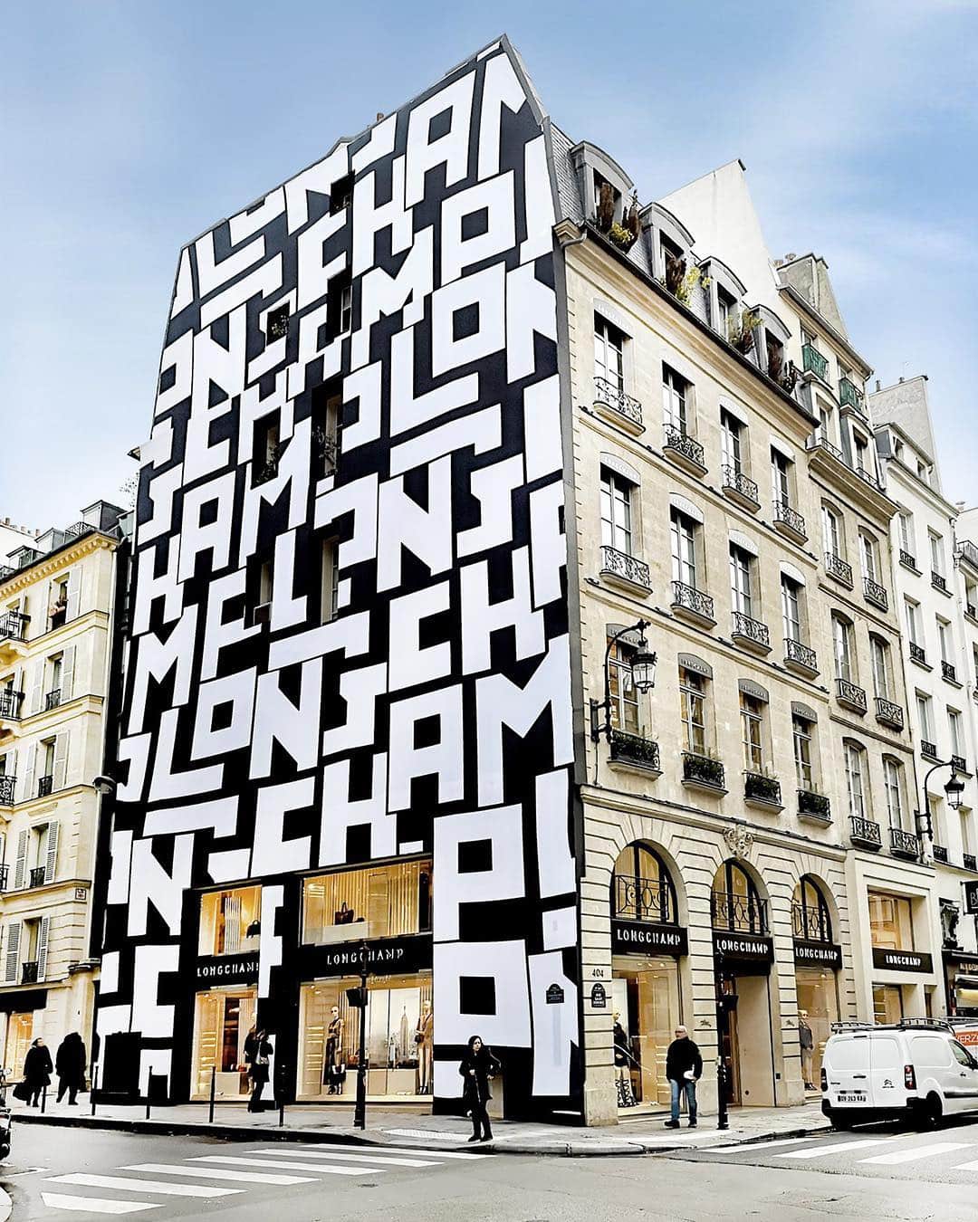 Longchampさんのインスタグラム写真 - (LongchampInstagram)「The Longchamp St-Honoré boutique adorned with the Bauhaus-inspired #LongchampLGP pattern.」4月15日 22時53分 - longchamp