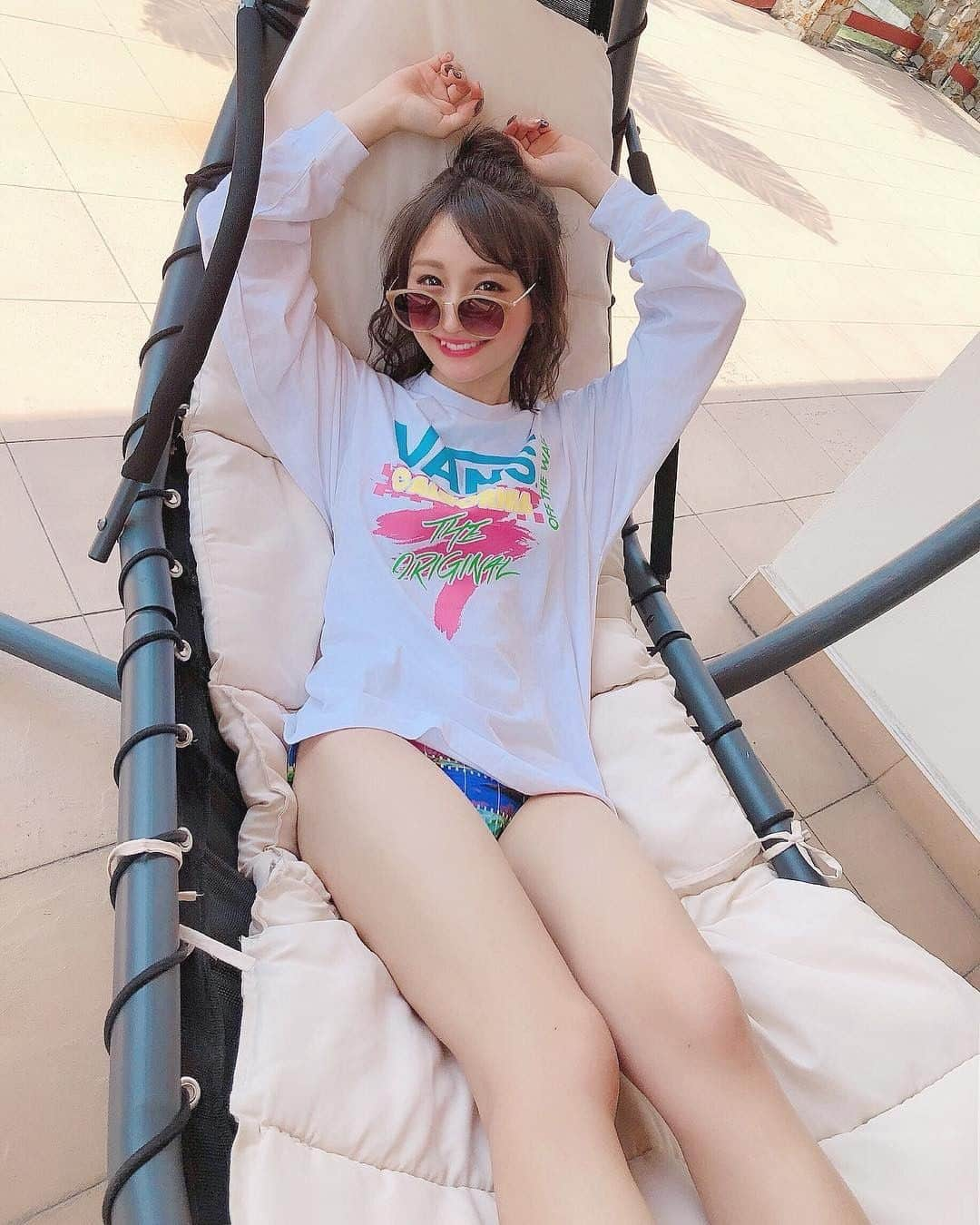 美女美容事情さんのインスタグラム写真 - (美女美容事情Instagram)「《🏖フォトブック発売🥭✨》 * リポストを使って、素敵な写真📷✨を投稿されてる方を紹介させて頂く⠀⠀⠀ 【💄美女美容事情💅】のコーナーです✨ *⠀⠀⠀⠀⠀⠀ いいねやコメント、フォローして応援してね❤︎🥰🎶⁣ *⠀⠀⠀⠀⠀⠀ 今回ご紹介させて頂きますのは❤︎ 伊藤愛真さん< @__emagram >の素敵なお写真📸 * 初のフォトブックを発売することが決まったそうです😄ご本人の魅力たっぷりの作品になること間違いなしですね‼️ サングラス越しの眩しい笑顔に癒されます😊 *⠀ 伊藤愛真さんのアカウントには他にも素晴らしい投稿が沢山ありますので是非覗いてみて💁‍♀️💙 *⠀ 伊藤愛真さん< @__emagram > 素敵な投稿ありがとうございました☺️📸✨⠀⠀⠀⠀⠀⠀⠀ △▼△▼△▼△▼△▼△▼△▼△▼△▼⠀⠀⠀⠀⠀⠀⠀⠀⠀⠀⠀⠀⠀⠀⠀⠀⠀⠀⠀⠀⠀⠀⠀⠀⠀⠀⠀⠀⠀⠀⠀⠀ ❤🧡💛「美女美容事情」💚💙💜⠀⠀⠀⠀⠀⠀⠀⠀⠀⠀⠀⠀⠀⠀ 👇掲載ご希望の方は👇⠀⠀⠀⠀⠀⠀⠀⠀⠀⠀⠀⠀⠀⠀⠀ @b_b_j.jタグ付けと🖤 # ビジョビ⠀🖤⠀⠀⠀⠀⠀⠀⠀⠀⠀⠀⠀⠀⠀⠀ をタグ付けお願いします✨⠀⠀⠀⠀⠀⠀⠀⠀⠀⠀⠀⠀⠀⠀⠀ ――――――――――――――――⠀⠀⠀⠀⠀⠀⠀⠀⠀⠀⠀⠀⠀⠀⠀⠀⠀⠀⠀⠀⠀⠀ ～姉妹アカウントのご紹介～⠀⠀⠀⠀⠀⠀⠀⠀⠀⠀⠀⠀⠀⠀⠀⠀⠀⠀⠀⠀⠀⠀⠀⠀⠀⠀ ◇美容情報を紹介している«美女美容事情～Beauty～»⠀⠀⠀⠀⠀⠀⠀⠀⠀⠀⠀⠀⠀⠀⠀⠀⠀⠀⠀⠀⠀⠀⠀⠀⠀ ( @b_b_j.j_b )⠀⠀⠀⠀⠀⠀⠀⠀⠀⠀⠀⠀⠀⠀⠀⠀⠀⠀⠀⠀⠀⠀⠀⠀⠀⠀ ◇美しい旅スポット紹介をしている«美 spot»⠀⠀⠀⠀⠀⠀⠀⠀⠀⠀⠀⠀⠀⠀⠀⠀⠀⠀⠀⠀⠀⠀⠀⠀ ( @b__spo )⠀ ◇ビジョビがお届けするセレクトショップ«bi select» ( @bi_select ) ⠀⠀⠀⠀⠀⠀⠀⠀⠀⠀⠀⠀⠀⠀⠀⠀⠀⠀⠀⠀ よかったらこちらも覗いてみてね✨ ――――――――――――――――⠀⠀ @b_b_j.j⠀ #海外 #旅行 #可愛い  #naturalbeauty ⠀ #スタイル抜群  #くびれ ⠀⠀ #女子力アップ #スタイル抜群 ⠀⠀ #美脚 #ビキニ👙⠀ #海外旅行大好き #プール👙 ⠀ #旅行好き #女子旅行⠀⠀⠀⠀⠀⠀⠀⠀⠀⠀⠀ #オシャレさんと繋がりたい #オシャレ好き ⠀ #女子力 #オトナ女子⠀⠀⠀⠀⠀⠀⠀⠀⠀⠀⠀ #モデル  #プールサイド  #スマイル #笑顔が素敵  #トレンド #大人可愛い⠀ #美意識 #美意識向上⠀⠀⠀⠀⠀⠀⠀⠀⠀⠀⠀ #美肌 #美尻⠀ #beauty  #bikini」4月15日 22時55分 - b_b_j.j