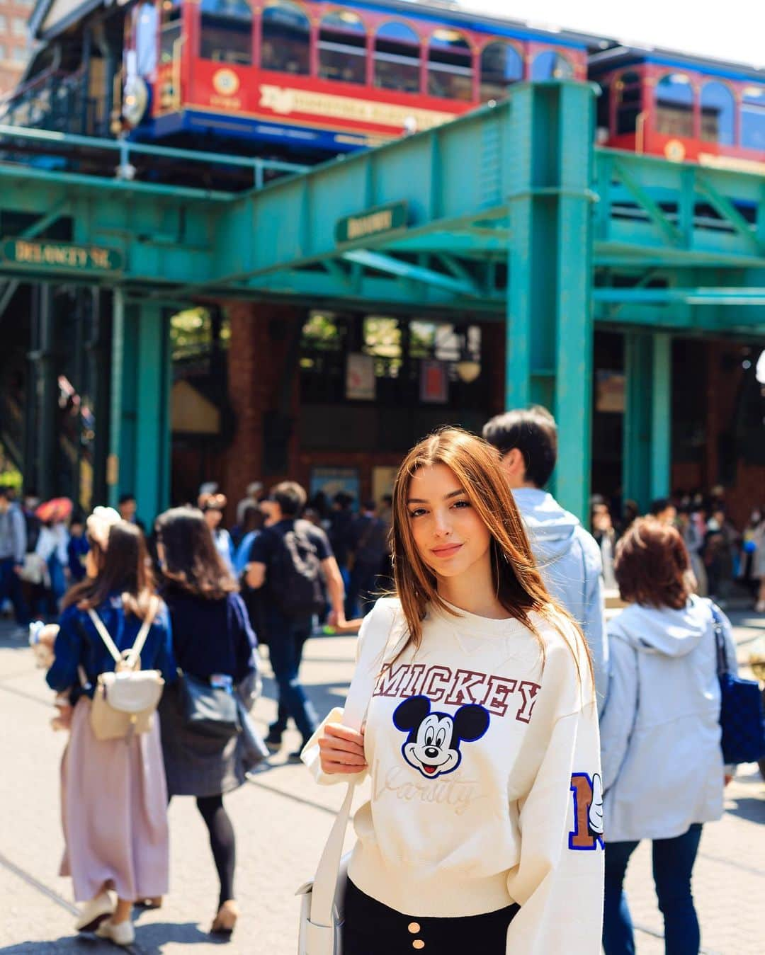 セリーヌ・ファラクさんのインスタグラム写真 - (セリーヌ・ファラクInstagram)「Throw back to Tokyo DisneySea 🥰 Baggy sweaters are my fav ! This top is from @moussyofficial ( photo by @camuran )」4月15日 22時58分 - celinefarach