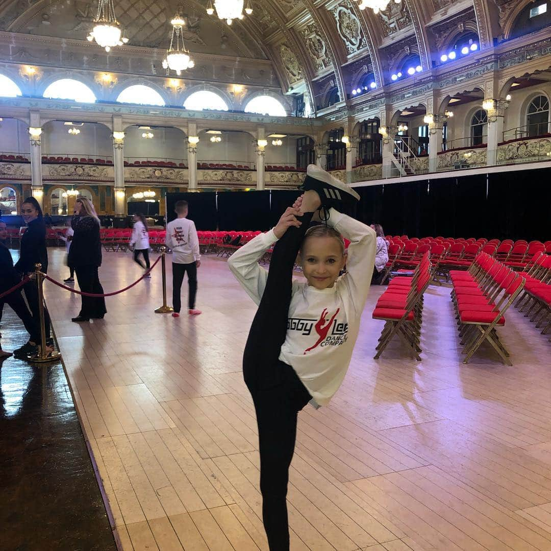 アビー・リー・ミラーさんのインスタグラム写真 - (アビー・リー・ミラーInstagram)「Winter Gardens Theater in Blackpool - Just look at this beautiful historic venue the #ALDC will perform in today!」4月15日 22時59分 - therealabbylee