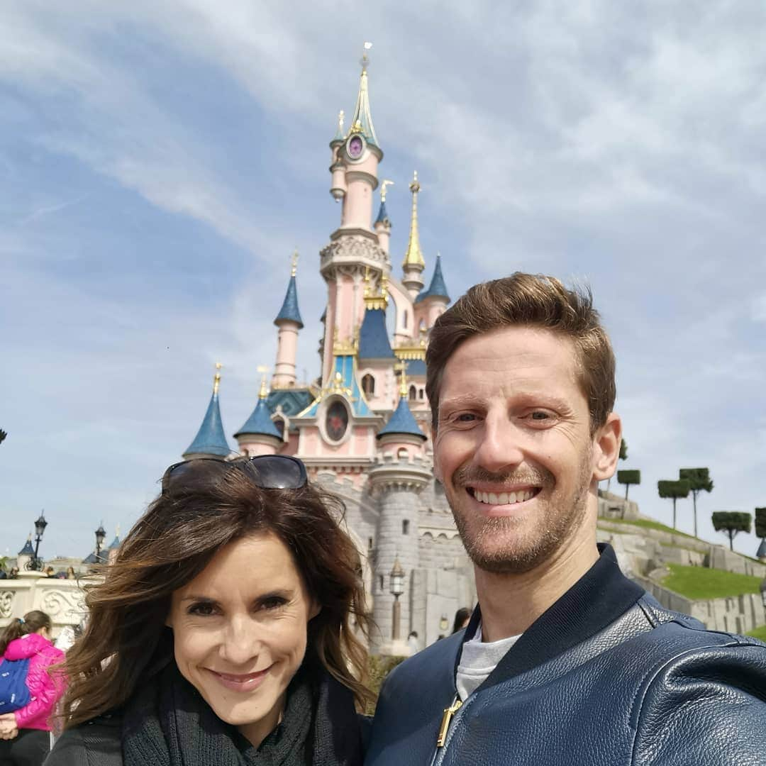 ロマン・グロージャンさんのインスタグラム写真 - (ロマン・グロージャンInstagram)「The wife, the kids and me @disneylandparis ❤️ @mariongrosjean」4月15日 22時59分 - grosjeanromain