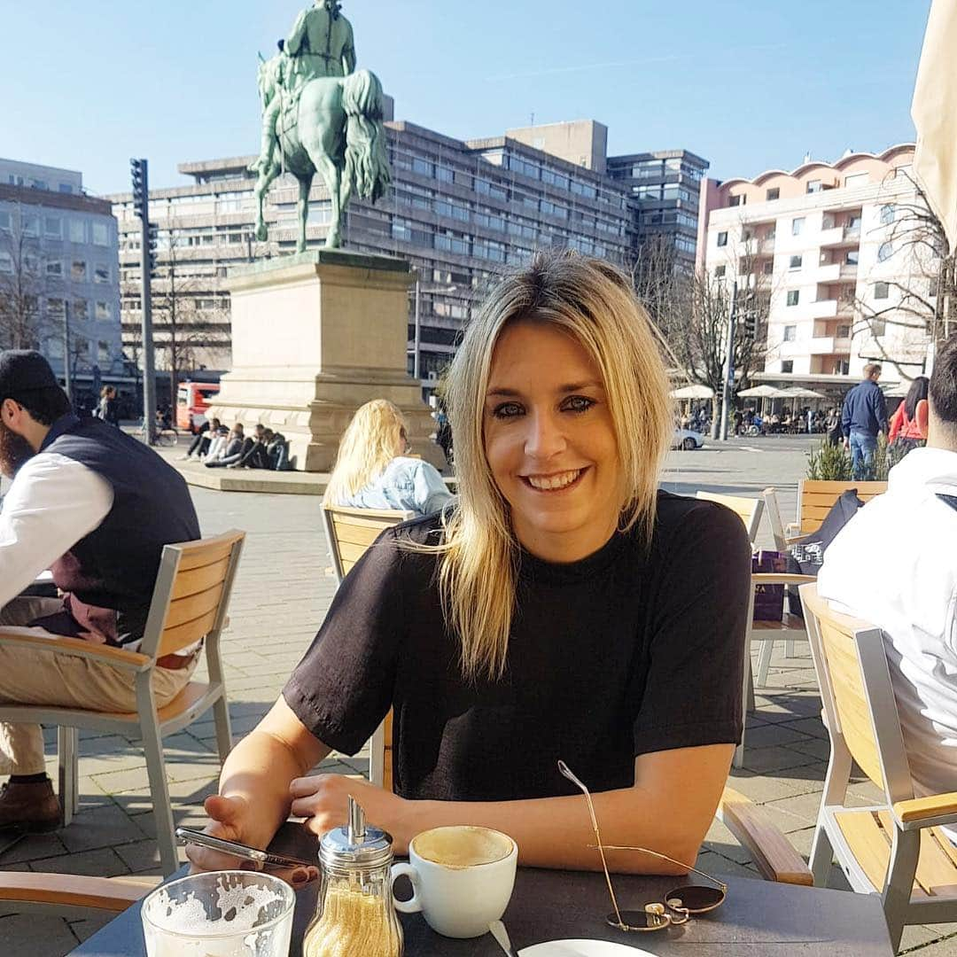 レナ・ゲースリンクさんのインスタグラム写真 - (レナ・ゲースリンクInstagram)「☀️☕️🍩 #happymonday #newweek #braunschweig #thesummeriscoming」4月15日 23時10分 - lena_goessling