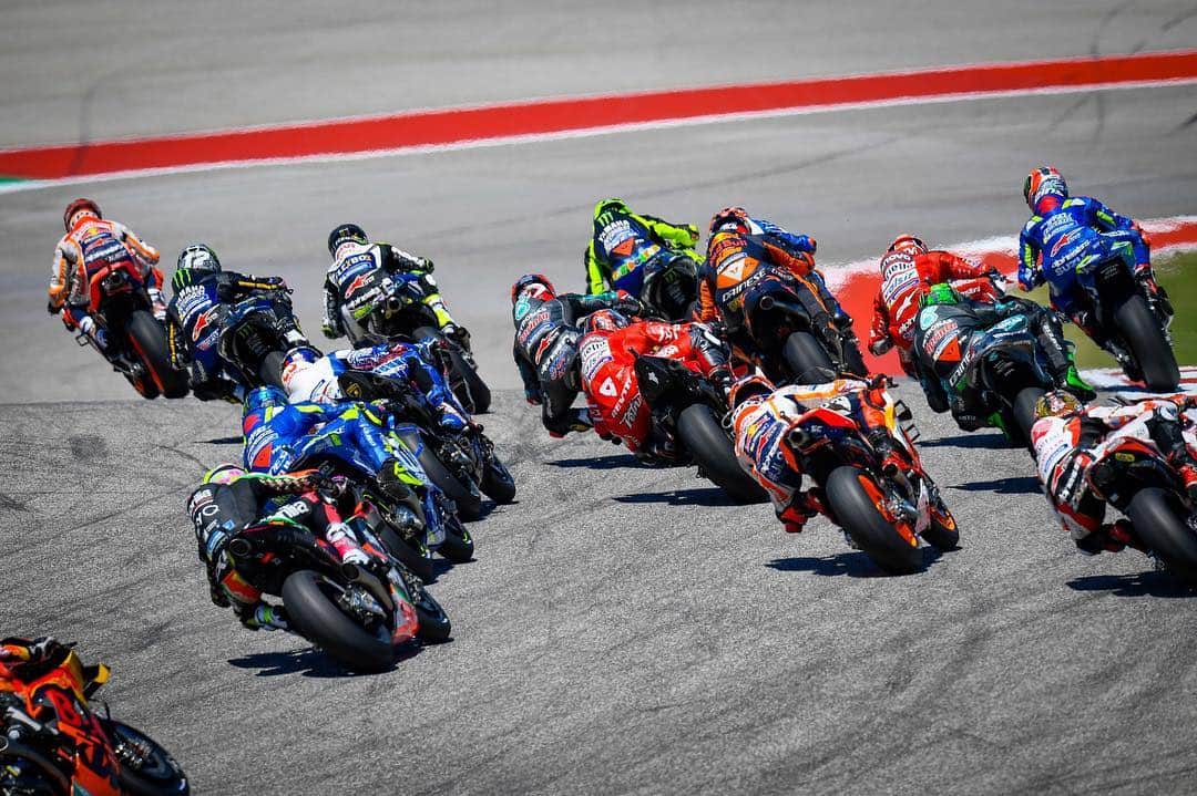 MotoGPさんのインスタグラム写真 - (MotoGPInstagram)「Who did the best @MissionWinnow start of the #AmericasGP? 🇺🇸 // According to your votes on social, @alexrins was not only the #MotoGP race winner 🏆 but also the one who did the best race start!! 🔥 What a day for the Spaniard! 👏 #AR42 #Motorcycle #Racing #Motorsport」4月15日 23時05分 - motogp