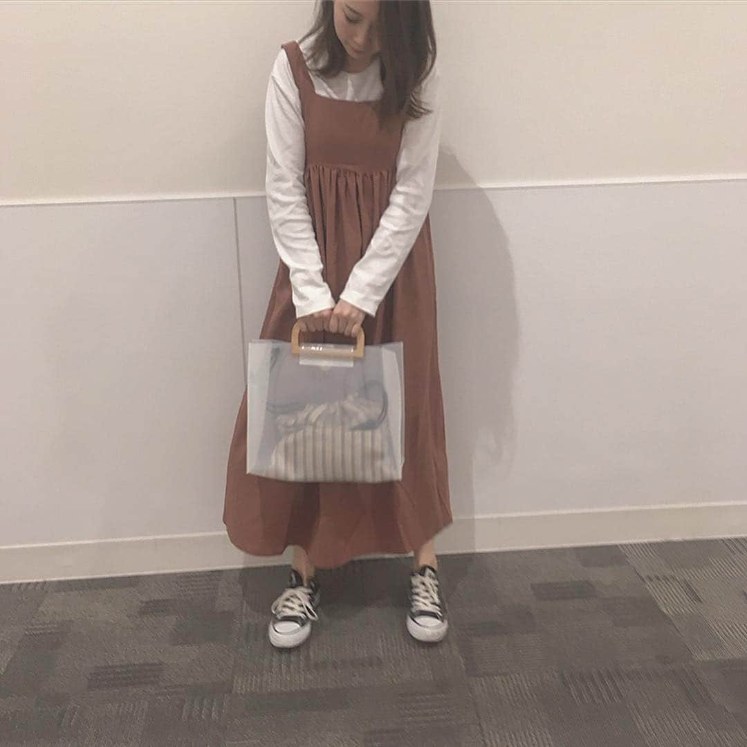 kaorinさんのインスタグラム写真 - (kaorinInstagram)「後ろのリボンが可愛いワンピース♡ ・ 今はまだ1枚じゃ着れないけど、真夏はこのワンピースとカンカン帽とかでお出かけしたい☀️ ・ ブラウンの色味もすっごく可愛い♡ ・ ・ @titivatejp #バックリボンエプロンワンピース ・ ・ #大人カジュアル#プチプラ#ファッション#コーデ#コーディネート#ママコーデ#ママファッション#데일리룩#데일리룩코디#패션#오오티디#아웃핏#코디#코디스타그램#옷#coordinate#fashion#ootd#outfit#instafashion#プチプラコーデ#女の子ママ#titivate#titivatestyle#ティティベイト」4月15日 23時07分 - kaorinnnhyrk