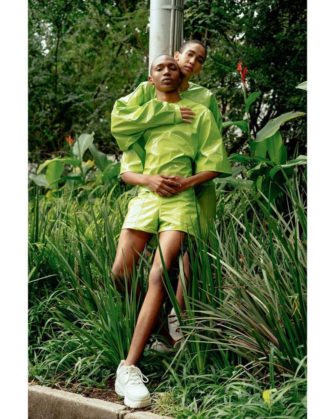 Vogue Italiaさんのインスタグラム写真 - (Vogue ItaliaInstagram)「‘Kids from Joburg’ by @risunobushi styled by @caroline.the.stylist @caroline_olavarrieta  A project about the non binary youth from Johannesburg, South Africa. Team credits: Make-up @mariadevos  Location @the.glory.o  Models:  #AbuleleNgcangata #JosephNtahilaja #LisleCollins #LlewellynMnguni  #NkululekoMasemola #ThapeloMofokeng #YaoneM See the full story today on vogue.it」4月15日 23時07分 - vogueitalia