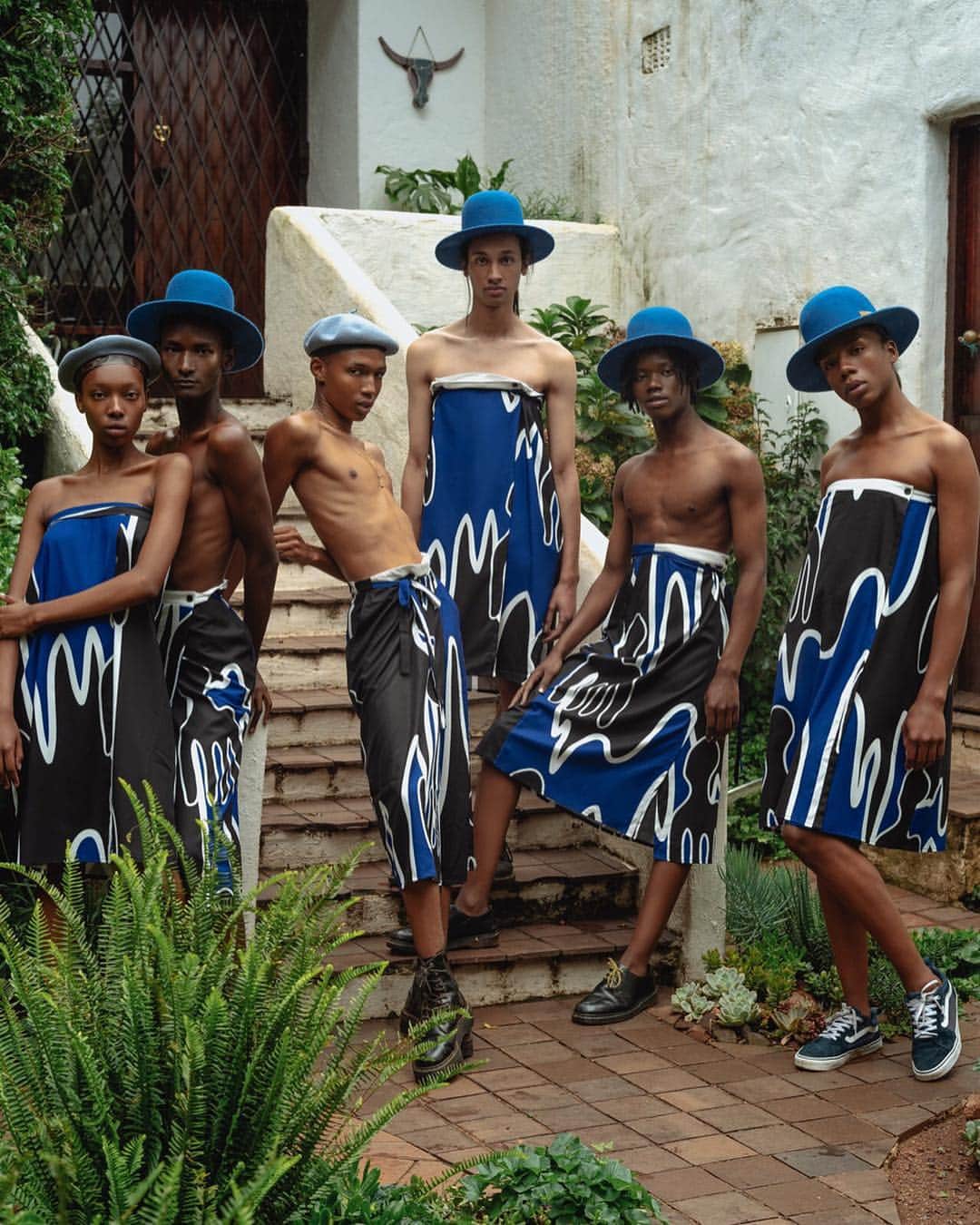 Vogue Italiaさんのインスタグラム写真 - (Vogue ItaliaInstagram)「‘Kids from Joburg’ by @risunobushi styled by @caroline.the.stylist @caroline_olavarrieta  A project about the non binary youth from Johannesburg, South Africa. Team credits: Make-up @mariadevos  Location @the.glory.o  Models:  #AbuleleNgcangata #JosephNtahilaja #LisleCollins #LlewellynMnguni  #NkululekoMasemola #ThapeloMofokeng #YaoneM See the full story today on vogue.it」4月15日 23時07分 - vogueitalia