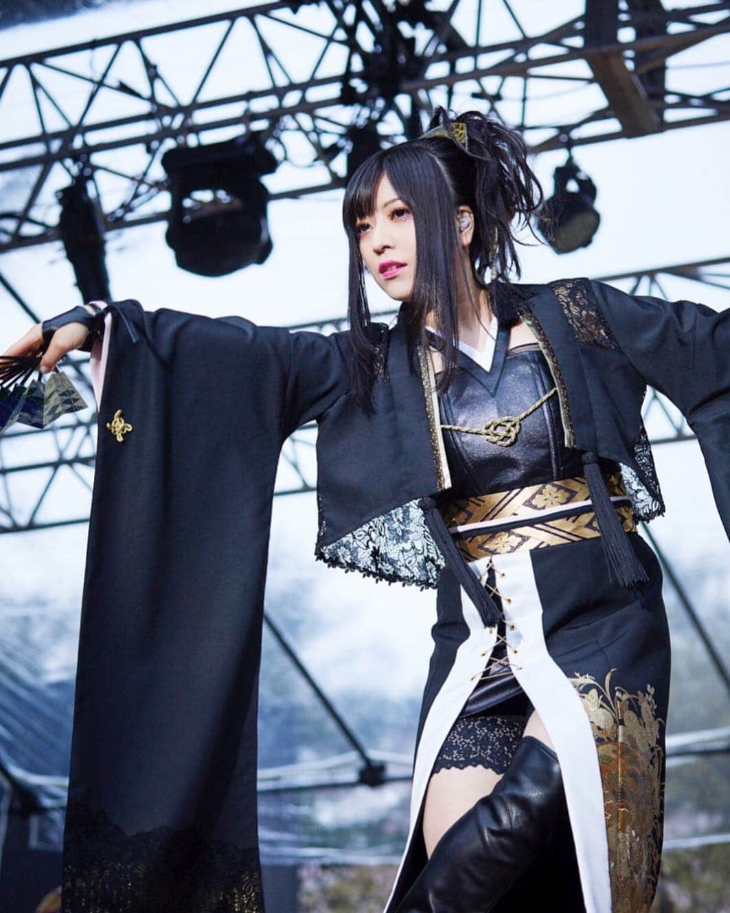 鈴華ゆう子のインスタグラム：「宗家から「舞う時に大切なのは、目だ」という事を教わりました。 #出雲大社 #鈴華ゆう子 #yukosuzuhana #wagakkiband #和楽器バンド #izumo #shibu #詩舞 #japanesedance」