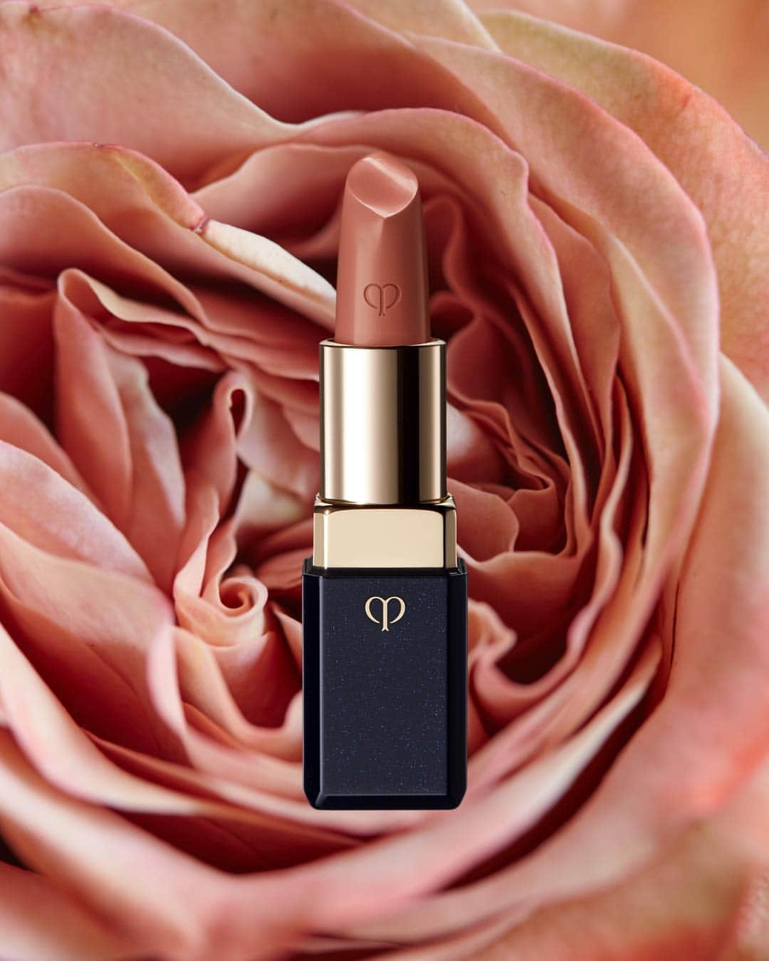 Clé de Peau Beauté Officialさんのインスタグラム写真 - (Clé de Peau Beauté OfficialInstagram)「A spicy medium beige: #LipstickCashmere in 101 Pouty.」4月15日 23時19分 - cledepeaubeaute