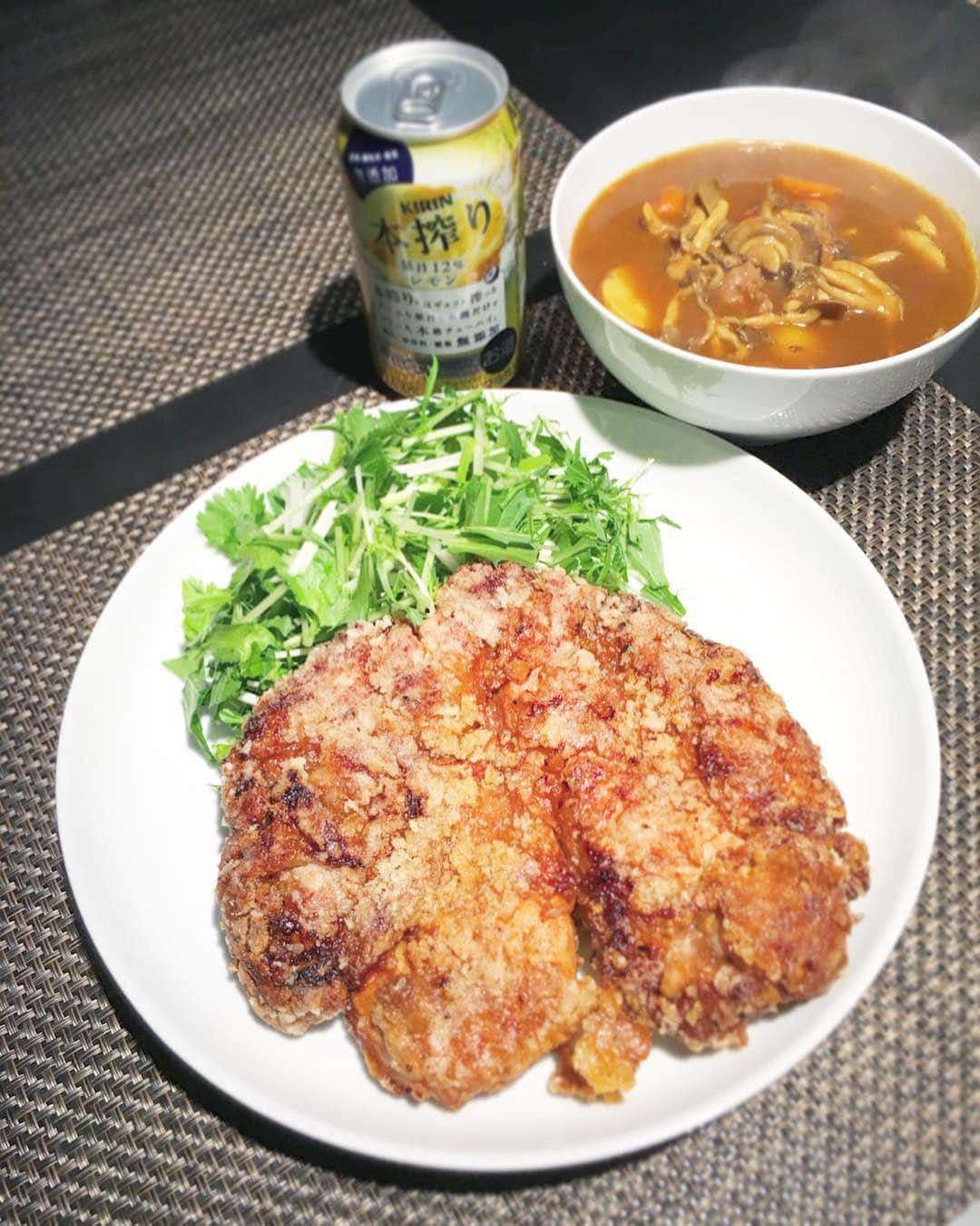 中倉隆道さんのインスタグラム写真 - (中倉隆道Instagram)「. 鶏排チーパイ🐓🍗😋 . できたー！！ . . カルディ @kaldicoffeefarm でゲットしたチーパイの素で作った♬ . 台湾の本物のチーパイみたい！！ . . サクサクで中はむね肉でもジューシー😆👍 これは味も現地のに近い！ . . マンデーカレー🍛と一緒にウマウマディナー🍽 . . #カルディ #kaldi #台湾フェア #チーパイ #鶏排 #台湾 #台湾大好き #台湾好き #taiwanfood #柿ピー研究家 #フリーアナウンサー #中倉隆道」4月15日 23時11分 - ryudo.tokyo