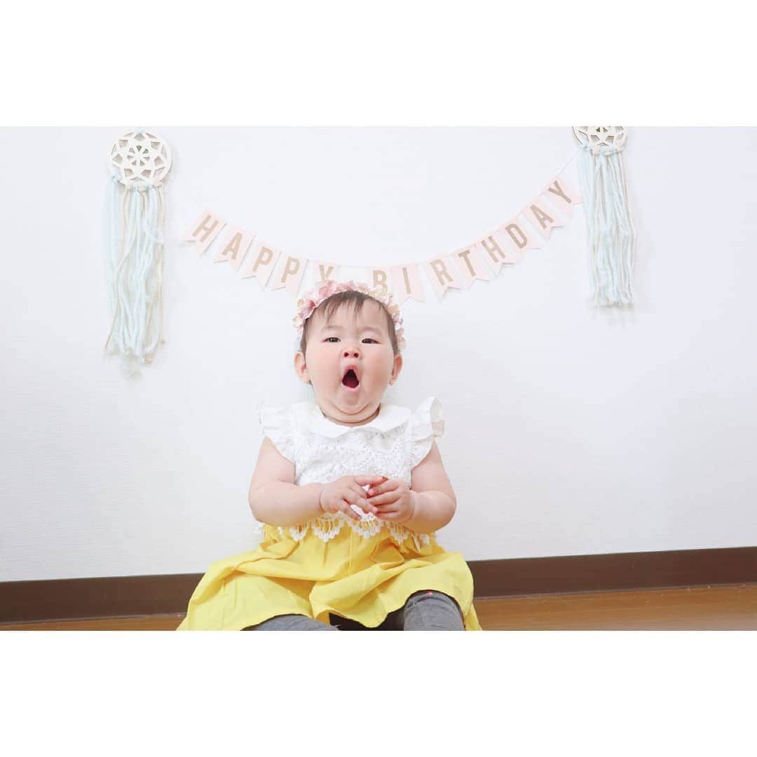 原大悟さんのインスタグラム写真 - (原大悟Instagram)「娘の１歳の誕生日。 . 子供が二人になって 人生で一番早い一年間を過ごしました。 男の子とはまた違う、 女の子の可愛さを感じる毎日です。 食べ物のことしか考えていないので、 すごく育てやすい娘です。 いっぱい食べて元気いっぱい 大きく育ってくれ！！！ . #よく食べる#女子にしてはでかい#兄と戦う日々#一歳誕生日」4月15日 23時15分 - daigoso