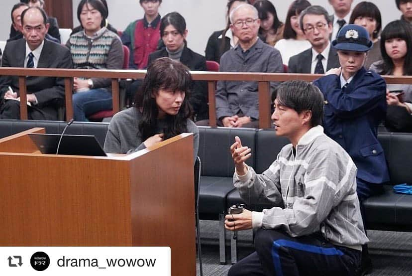 水野美紀さんのインスタグラム写真 - (水野美紀Instagram)「WOWOW「連続ドラマW 坂の途中の家」も来週から放送開始です。 WOWOWのアカウントではメイキング風景などがupされていきますので、チェックお願いします！  #repost @drama_wowow via @PhotoAroundApp 🍀#Pの制作裏話🍀 「連続ドラマW　坂の途中の家」 . 緊迫の法廷シーン撮影の様子。 それぞれの証言によって被告・水穂の見え方が変わってきます! . ■ドラマは、4/27（土）よる10時放送スタート！ . #柴咲コウ #田辺誠一 #伊藤歩 #眞島秀和 #倍賞美津子 #高畑淳子 #光石研 #風吹ジュン #水野美紀 #角田光代 #森ガキ侑大 #坂の途中の家 #坂家 #4月27日スタート #毎週土曜夜10時 #第1話無料放送 #ヒューマンサスペンス #wowow #オリジナルドラマ #連続ドラマW #ドラマW #ドラマ」4月15日 23時15分 - mikimizuno_official