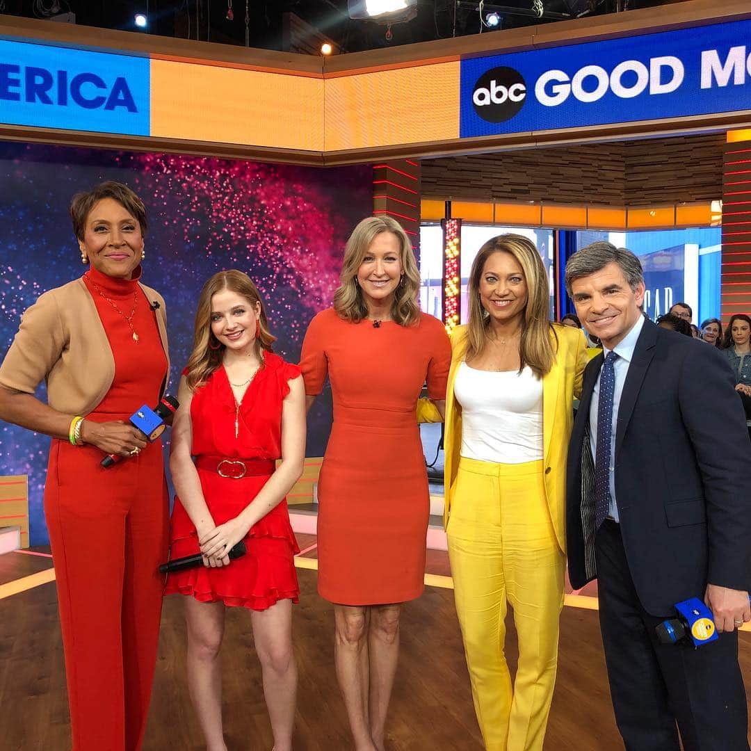 Good Morning Americaさんのインスタグラム写真 - (Good Morning AmericaInstagram)「@gstephanopoulos didn’t get the memo about the color palette this morning ... ♥️❤️🧡💛」4月15日 23時20分 - goodmorningamerica