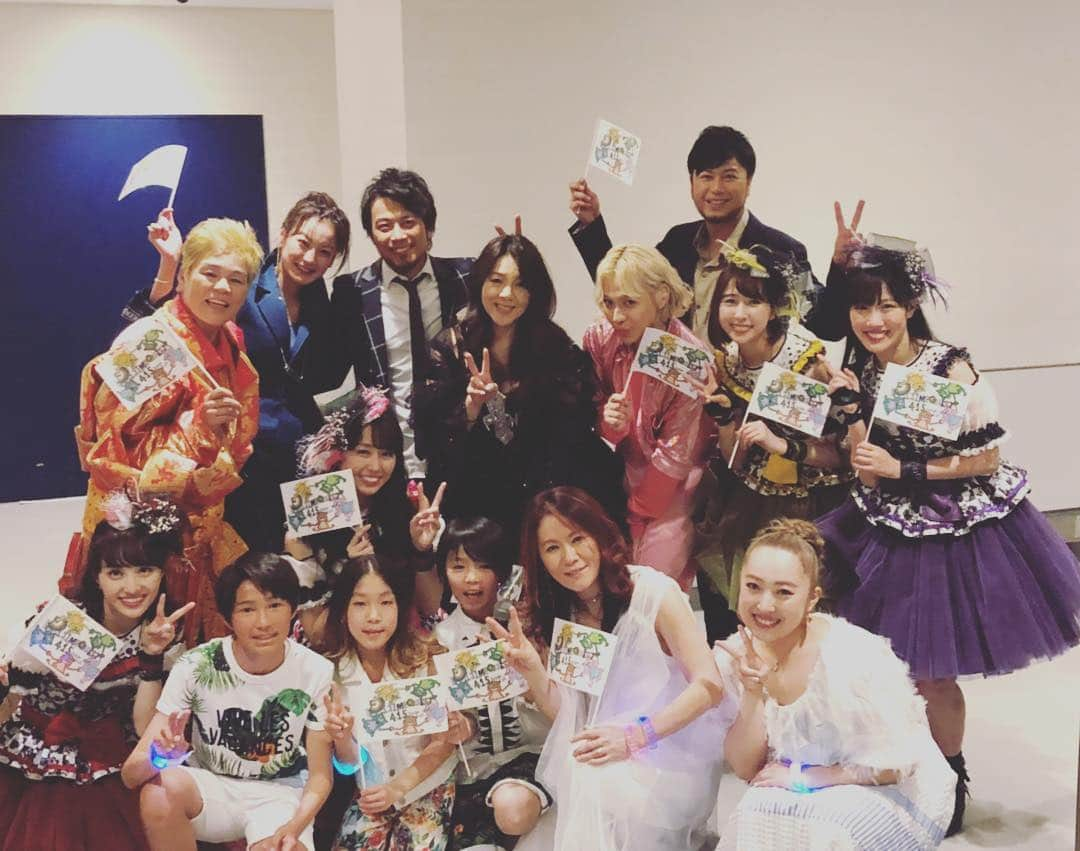 光永亮太さんのインスタグラム写真 - (光永亮太Instagram)「終演後にオールキャストで記念撮影。  一体感、心地よい余韻。 なんだろ、とっても心が晴れやか！  皆様、お疲れ様でした！ そして足を運んでくれたあなた、 ありがとう。  #ijimequest415  #mei #大黒摩季 #ももいろクローバーZ #りゅうちぇる #神取忍 #井上貴子 #西山茉希 #キッズ #サイコーだったよ #光永泰一朗 #ユメノツヅキ #敬称略 #数時間後には #パワーベイ #仮眠してパワー全開で行くよ #素敵な夜を #ありがとう」4月15日 23時35分 - mitsunagaryota