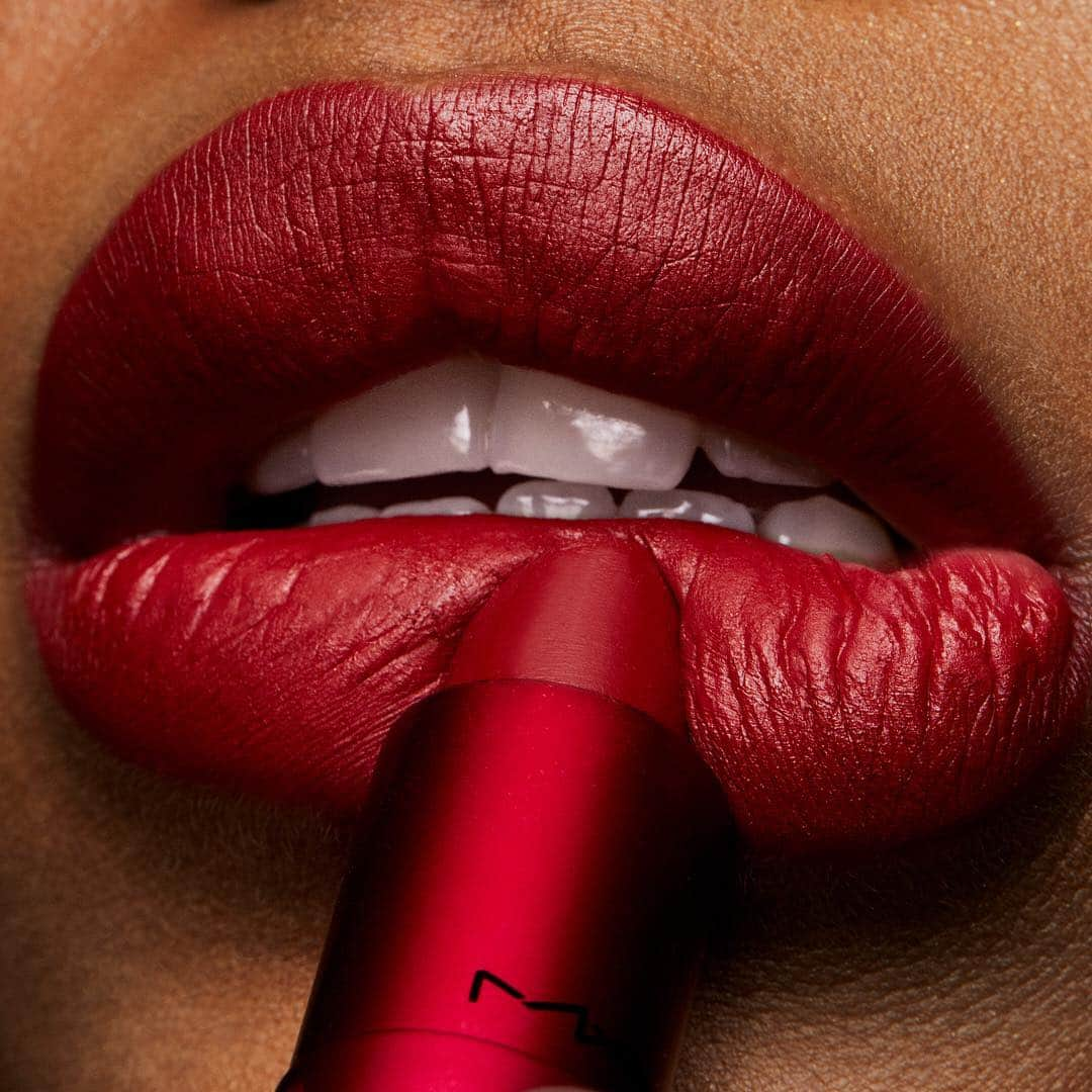 M·A·C Cosmetics UK & Irelandさんのインスタグラム写真 - (M·A·C Cosmetics UK & IrelandInstagram)「The original #VIVAGLAM, VIVA GLAM I; an outspoken deep red.⁣⠀ ⁣⠀ The full recommended retail price (RRP less VAT) of VIVA GLAM Lipstick is donated to organisations that support the health and rights of people of All Ages, All Races and All Genders.⁣」4月15日 23時33分 - maccosmeticsuk