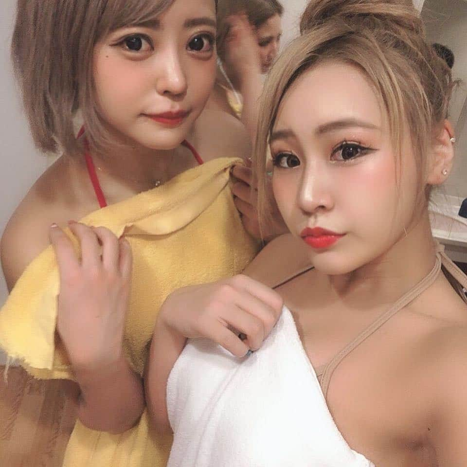 バーレスク東京【公式】さんのインスタグラム写真 - (バーレスク東京【公式】Instagram)「ついにバーレスクメンバー初の写真集が発売します！「バーレスク学園」をテーマに人気メンバー9人rio.Mito.naMie.Moka.Karin.Luna.Mirai.sally.Senaが夢の競演でキュートな制服姿、SEXYビキニ、お風呂場で何も着てない大胆シーンから 各メンバーの最大エロスショットまで盛りだくさんの内容になっています。光文社から6月下旬発売予定です！ この先行カットを4月16日発売の週刊誌『FLASH』で表紙＆10ページでどど～んと公開しちゃいます。絶対、絶対見てね！そして、そして何と4月16日発売のFLASHの書店限定特典生写真も付きます。 是非ゲットしてください～！ #バーレスク東京 ＃スーパーバーレスク東京＃グラビア＃グラビアバーレスク東京＃バーレスクyavay#パリオンは史上最強の遊び場 #パリオン#model ＃グラビア女子#kawaiigirl ＃グラビアアイドル#burlesque #burlesquetokyo」4月15日 23時34分 - burlesque.tokyo