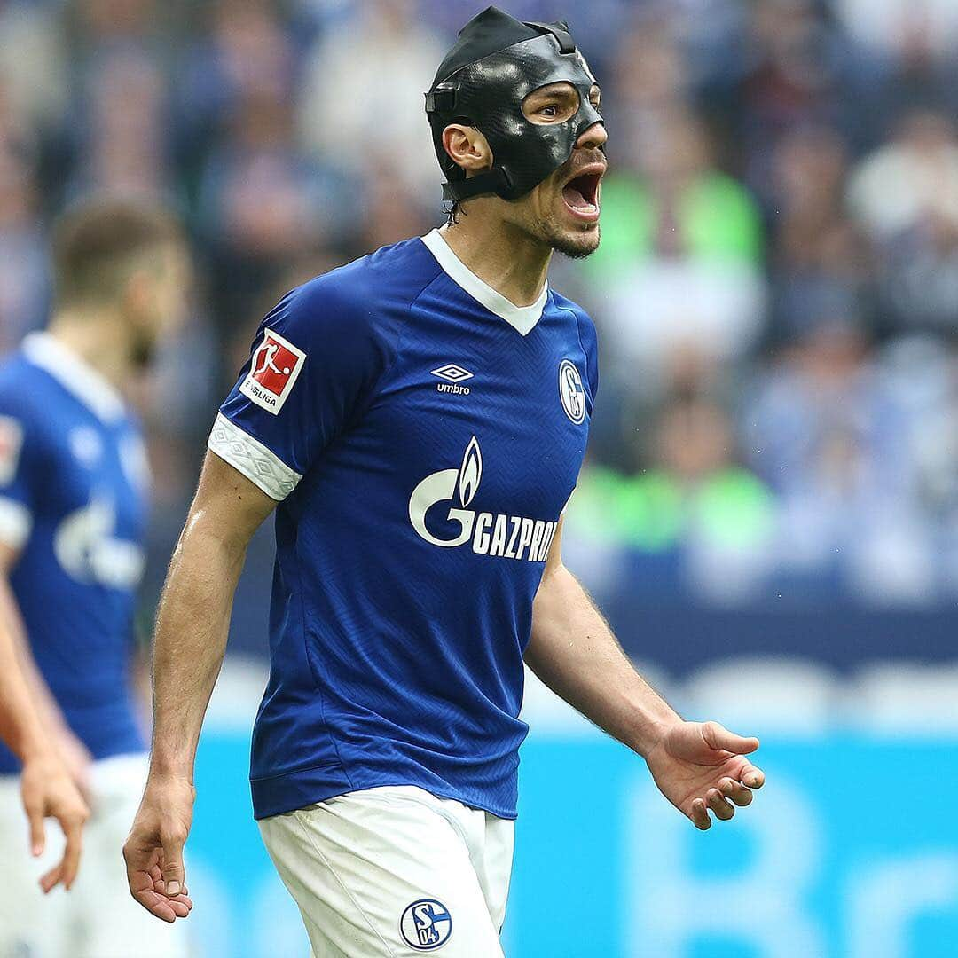 シャルケ04さんのインスタグラム写真 - (シャルケ04Instagram)「🗣 @benjaminstambouli: All I want is for the fans to be satisfied with our performances after our next match!!!! 👊🏼👊🏼👊🏼 . . #S04 #Schalke #Knappen #Königsblau #Stambouli #🔵⚪️ #Futbol #Football #Soccer」4月15日 23時40分 - s04