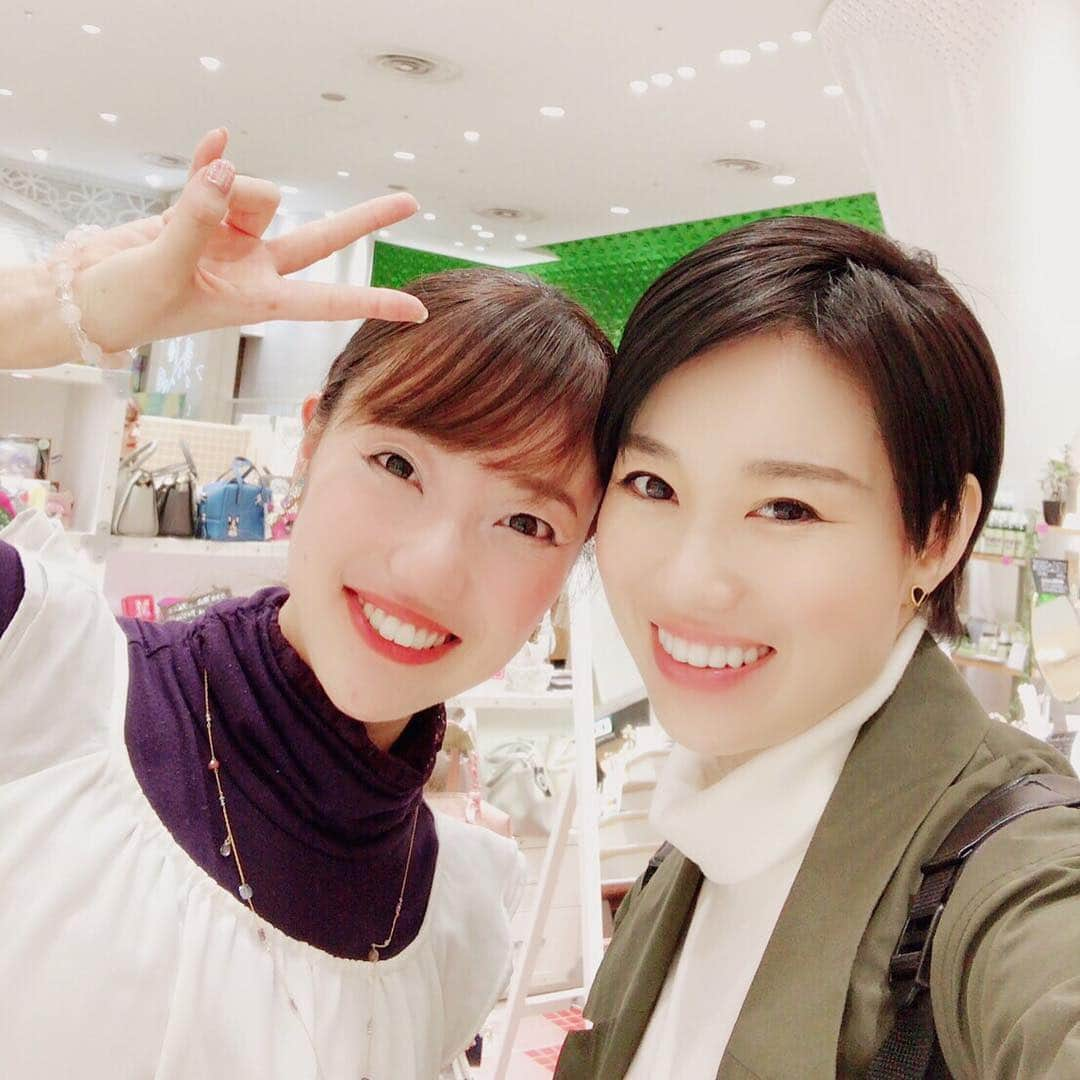 愛水せれ奈さんのインスタグラム写真 - (愛水せれ奈Instagram)「先日お店へ遊びに来てくれました✨😆✨ とっても嬉しかったです😄💓 #星組 #92期 #瀬稀ゆりと さん (メルちゃん) #卒業おめでとう ㊗️🎉✨ #Instagram開設 🤗🌟 . . 後日一緒に食べに行っちゃいました❤️ #メルちゃんご希望のお店 🌟 先頭で並んでくれていて✨😭✨ #1番のお客様 でした😋🍒 #乃木坂 #west #ホットケーキ 🥞 美味しすぎました😍 幸せな時間でした😄💓 次回はれなちゃん(#十碧れいや さん)も一緒に行こうね❣️❣️」4月15日 23時41分 - airi.aaari.aimi