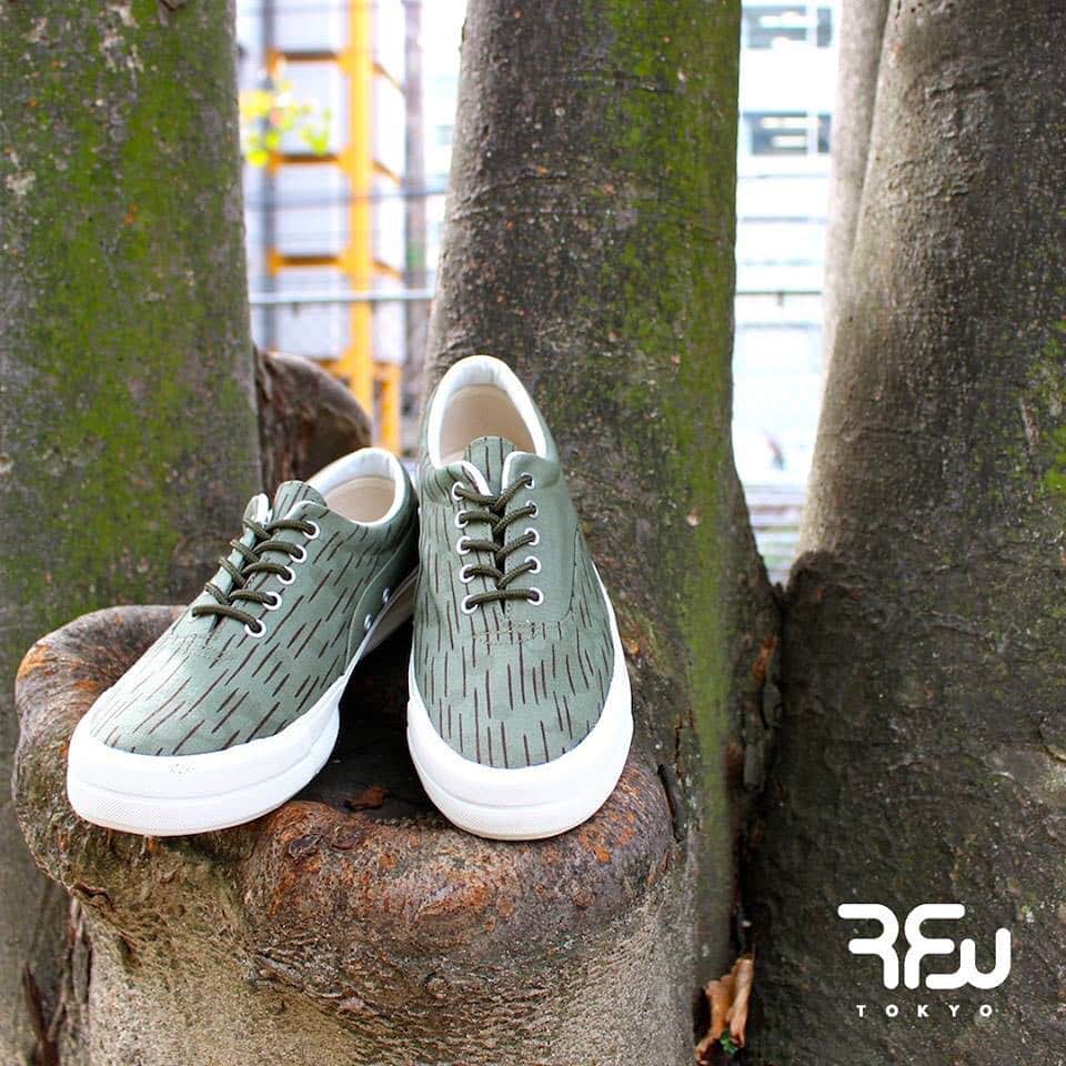 のインスタグラム：「《RFW PICK UP》  TACO RAINCAMO  東ドイツ軍のレインカモ生地を リプロダクトしたモデル。 ミリタリーテイストな雰囲気と、 内側外側でアシンメトリーなデザインも◎  Meet our new TACO series ! Using re-product raincamo fabric originally from East German army. Military style with inside-out asymmetric design.  www.rfwtokyo.com @rfwtokyo  #rfwtokyo #rfw #rhythmfootwear #sneaker #sneakers #kicks #instashoes #instakicks #sneakerhead #sneakerheads #nicekicks #sneakerfreak #kickstagram #camo #raincamo #militaly #khaki #smorky #rpm #rhythmprimarymarket」