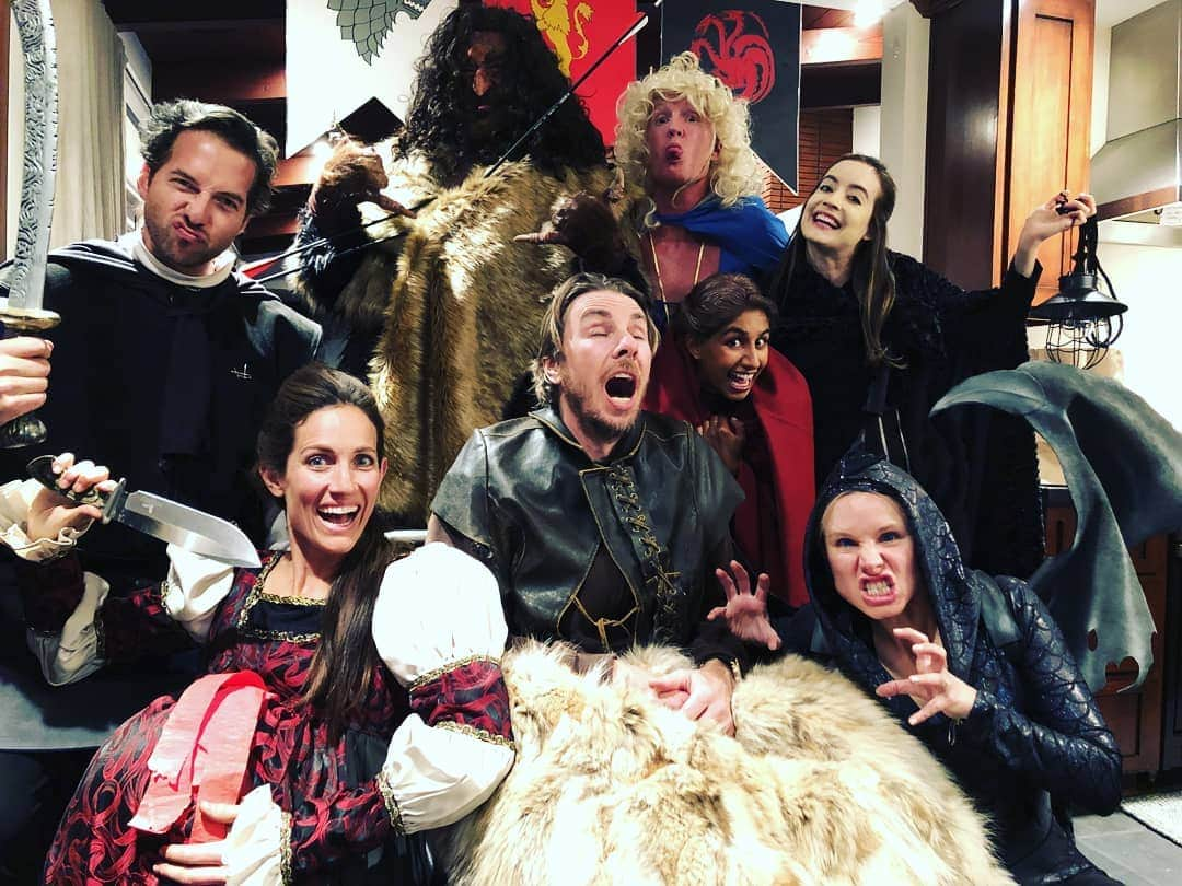 クリスティン・ベルさんのインスタグラム写真 - (クリスティン・ベルInstagram)「Maximum effort on #GOT night. FOR THE THRONE!! @hiryanhansen @amyhansen31 @jessrowland31 @erickrich @mlpadman @misslauramoses @daxshepard」4月15日 23時47分 - kristenanniebell