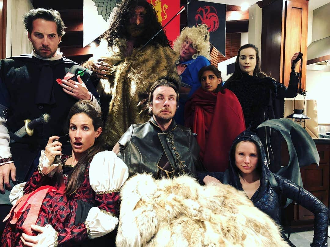 クリスティン・ベルさんのインスタグラム写真 - (クリスティン・ベルInstagram)「Maximum effort on #GOT night. FOR THE THRONE!! @hiryanhansen @amyhansen31 @jessrowland31 @erickrich @mlpadman @misslauramoses @daxshepard」4月15日 23時47分 - kristenanniebell