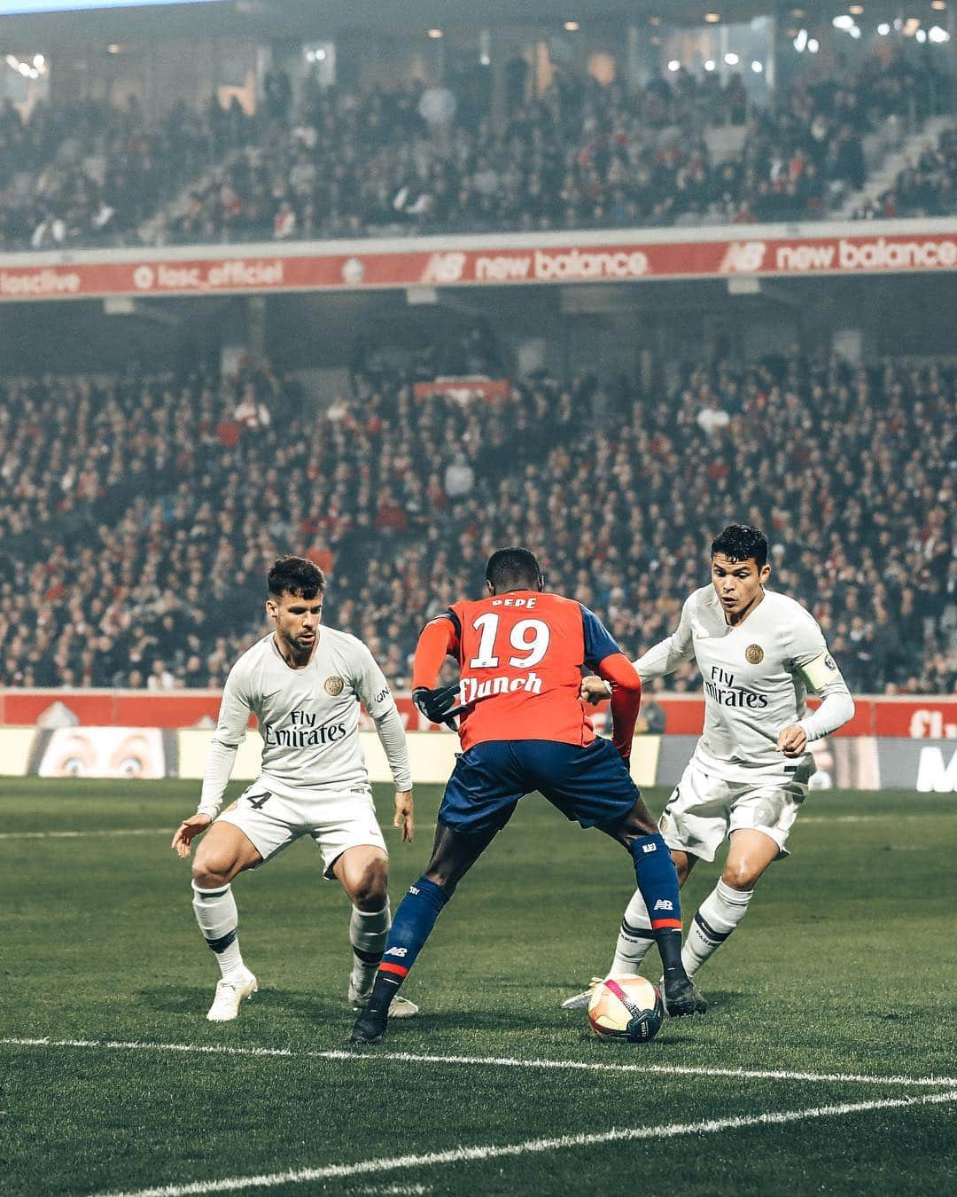 リーグ・アンさんのインスタグラム写真 - (リーグ・アンInstagram)「L’un des plus beaux matchs de la saison en images 📸 ▪️ ▪️ #LOSCPSG #ligue1conforama #lille #PSG #LOSC #parissaintgermain」4月16日 0時01分 - ligue1ubereats