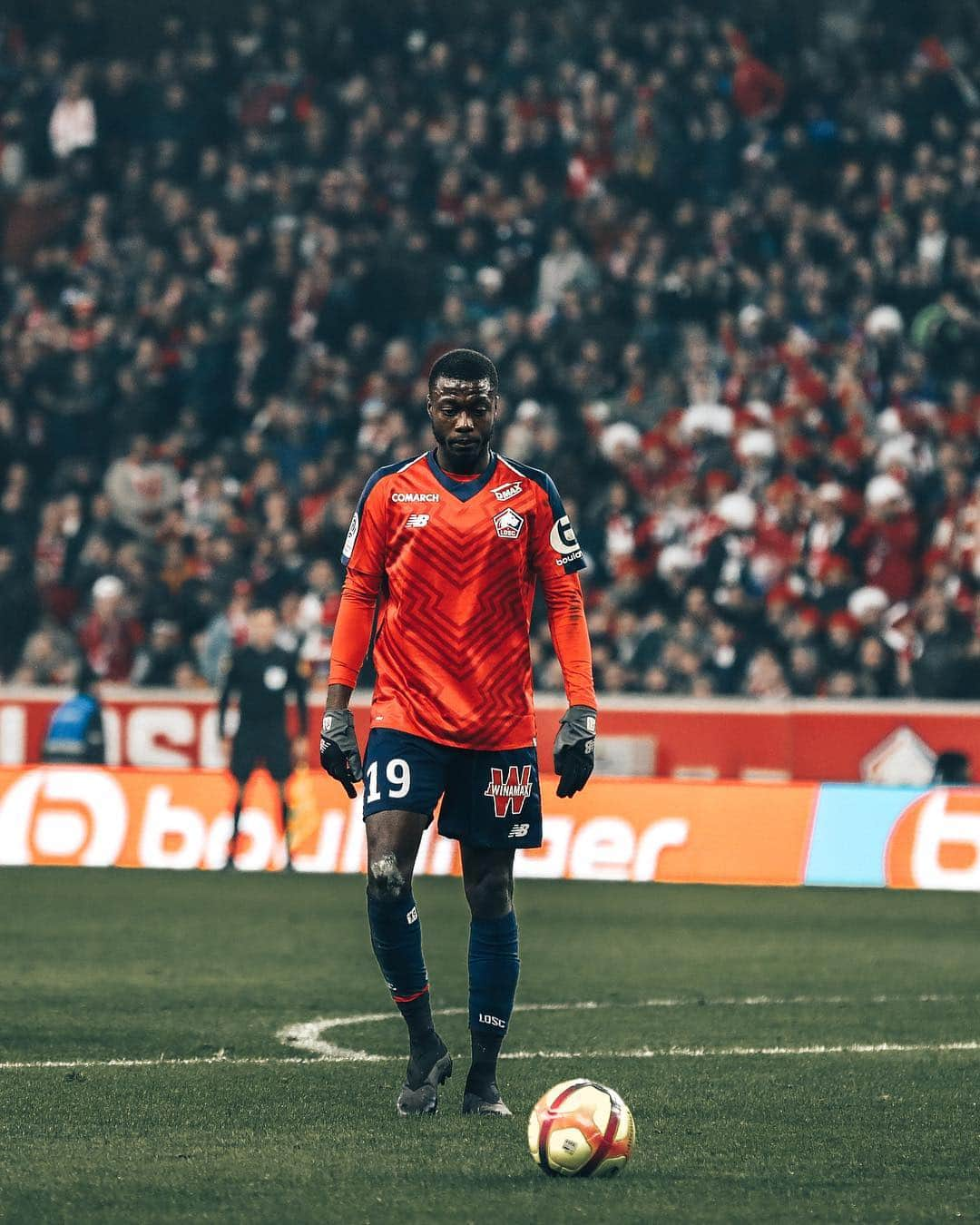 リーグ・アンさんのインスタグラム写真 - (リーグ・アンInstagram)「L’un des plus beaux matchs de la saison en images 📸 ▪️ ▪️ #LOSCPSG #ligue1conforama #lille #PSG #LOSC #parissaintgermain」4月16日 0時01分 - ligue1ubereats