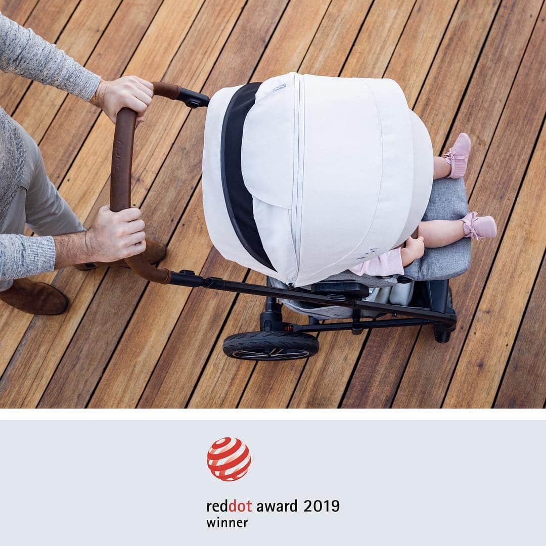 nunaさんのインスタグラム写真 - (nunaInstagram)「The Red Dot jury has made its decision: MIXX™ has received the Red Dot, which the renowned jury only awards to products that feature an outstanding design. #Nuna #Nuna_US #MIXX #Stroller #MoveInYourOwnWay #ThoughtfulDesign #FamilyTime #BabyGear」4月16日 0時04分 - nuna_usa