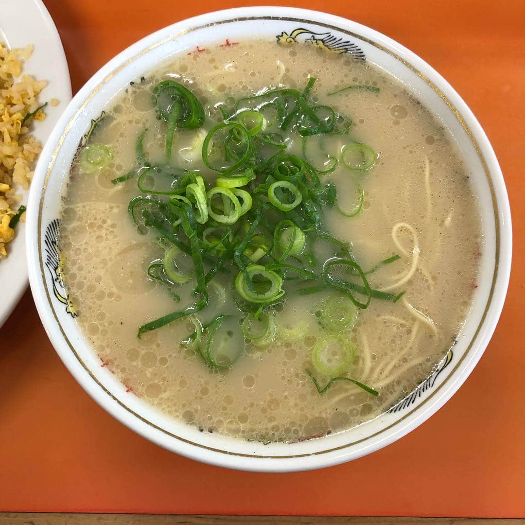 栗田善太郎のインスタグラム：「麺の硬さは？ とか聞かない！！ 半チャーハンが旨い！ 以上！」