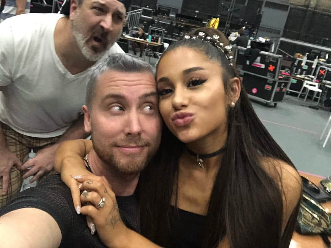 ランス・バスさんのインスタグラム写真 - (ランス・バスInstagram)「Well that was fun! 🙌🏼 Thank you @arianagrande for letting us play in the desert with you. #Coachella2019 @nsync #ASYNC #MaxMartin」4月15日 15時16分 - lancebass