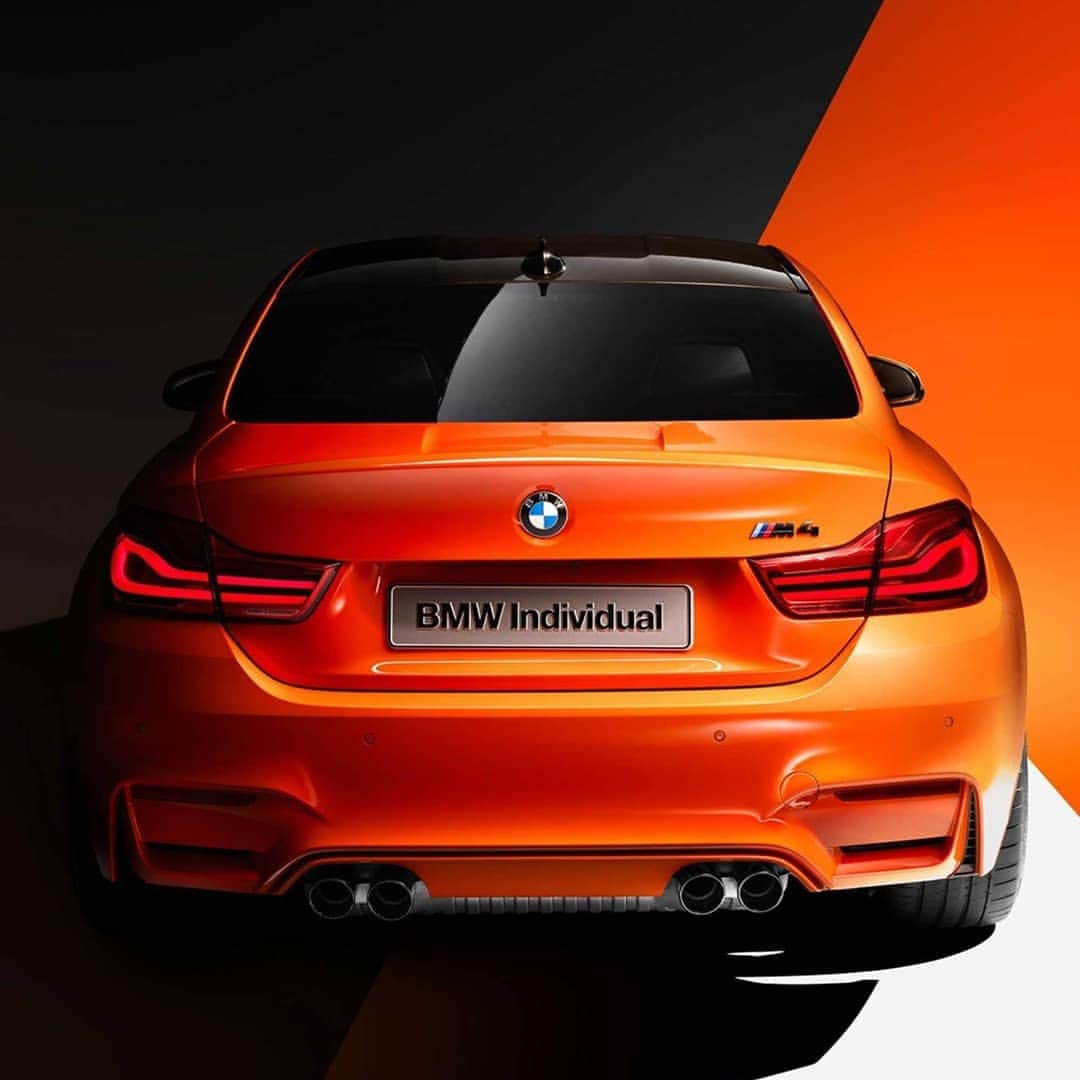 BMW Thailandさんのインスタグラム写真 - (BMW ThailandInstagram)「BMW M4 Coupé กับสีพิเศษ "Fire Orange"  นอกจากการขับเคลื่อนที่ทรงพลัง ก็ต้องดึงดูดสายตาผู้คนด้วยดีไซน์ที่ร้อนแรงด้วยเช่นกัน  #BMW #BMWTH #BMWM4 #MMonday」4月15日 15時28分 - bmwthailand