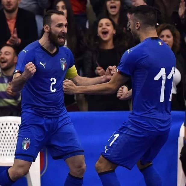 サッカーイタリア代表さんのインスタグラム写真 - (サッカーイタリア代表Instagram)「#Futsal Grande #Italia 🇮🇹, ma con l'#Argentina 🇦🇷 la vittoria sfuma a 14'' dalla fine: 3-3 a #Pescara.  L'articolo 👉🏻 www.figc.it  #ItalFutsal #Azzurri #VivoAzzurro」4月15日 15時47分 - azzurri