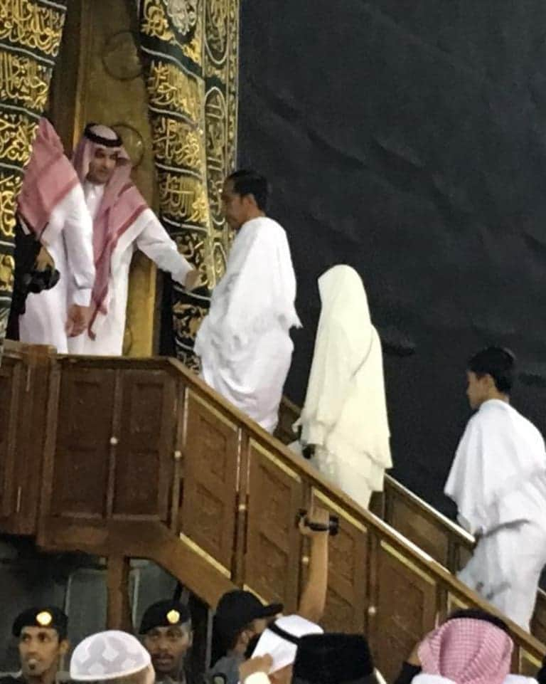 エリック・トヒルさんのインスタグラム写真 - (エリック・トヒルInstagram)「Selamat menunaikan Ibadah Umrah Bapak dan Ibu @jokowi. Semoga selamat dalam perjalanan dan kembali bekerja untuk Indonesia.」4月15日 15時52分 - erickthohir