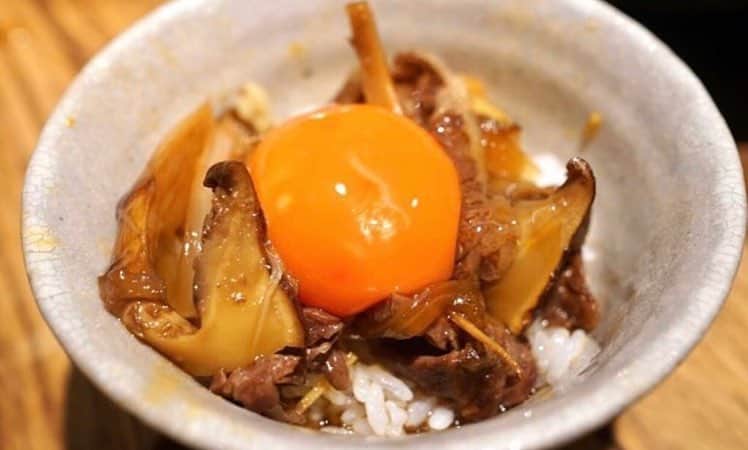 "TERIYAKI" テリヤキ編集部さんのインスタグラム写真 - ("TERIYAKI" テリヤキ編集部Instagram)「⠀ ⠀~TERIYAKI美食倶楽部開催店~⠀ ⠀ TERIYAKI美食倶楽部では、ほぼ毎日素敵なオフ会を開催しています。⠀ ⠀ 東京に限らず、全国各地で様々な逸品を食べる至高のオンラインサロン。⠀ ⠀ 気になる方は @teriyaki_jp  のプロフィールからチェック。⠀ ⠀ -----------------------------------⠀ ⠀【北新地 やまがた屋】@大阪⠀⠀ ⠀⠀ ホルモン焼きが有名な焼肉店。⠀ ⠀ カウンター6席のみなので、予約が取れたらラッキーです。⠀ ⠀ 最初から最後まで非常に美味しい料理ばかりです。 ⠀ -----------------------------------⠀ ⠀【Kitashinchi Yamagataya】@⠀Osaka⠀ ⠀ A barbecue restaurant famous for hormone roasting. ⠀ ⠀ I only have 6 counters, so I'm lucky to have a reservation. ⠀ It is very delicious from start to finish.⠀ ⠀ -----------------------------------⠀ #テリヤキ #本当に旨い #美食 #美食倶楽部 #鮨会#写真好きな人と繋がりたい #グルメ好きな人と繋がりたい #美味しいもの好きな人と繋がりたい #いいね返し#ファインダー越しの世界 #美味しいお店 #food#foodstagram #foodporn #delicious#北新地#やまがた屋#ホルモン#焼肉」4月15日 16時01分 - teriyaki_jp